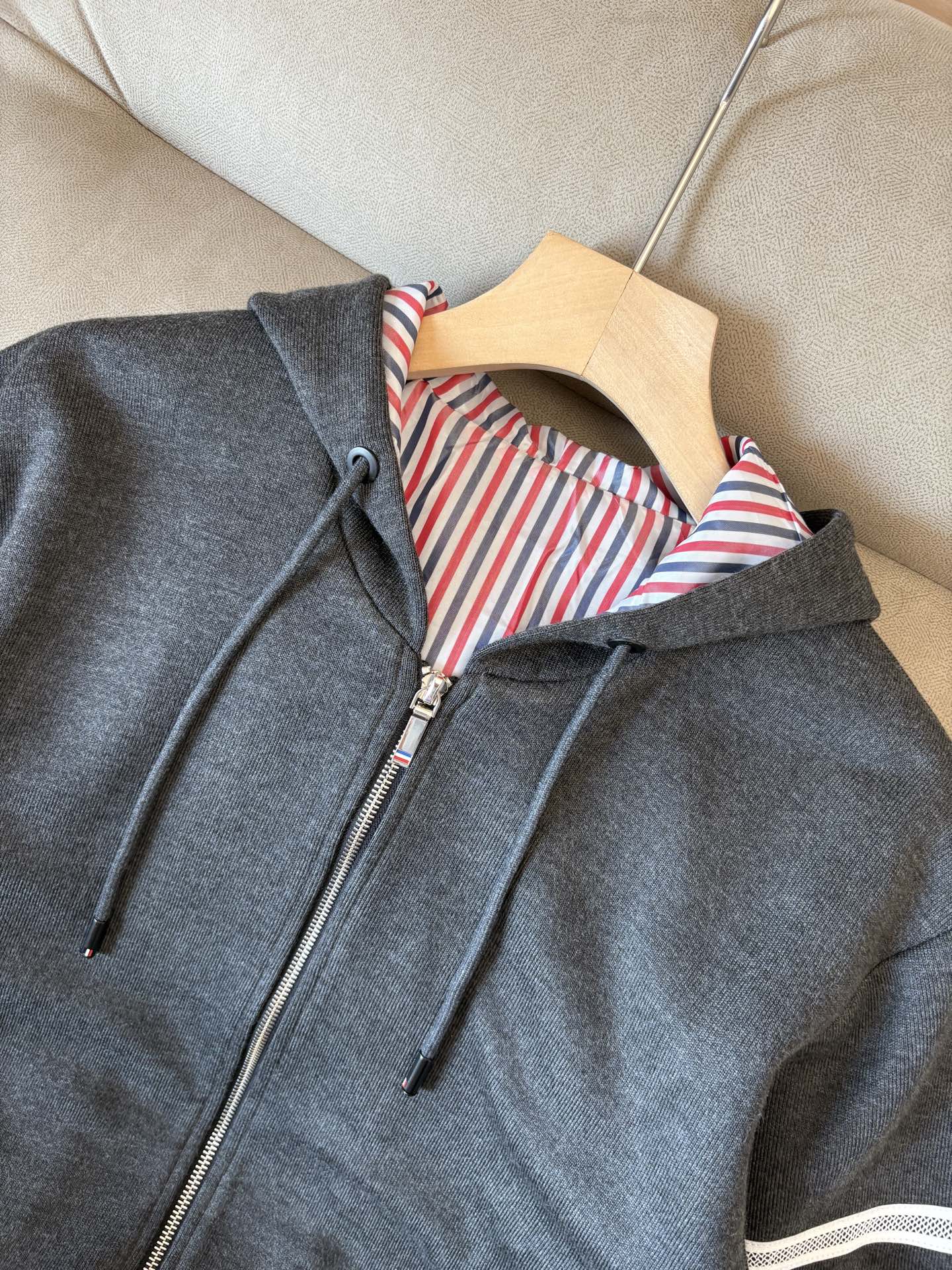 重磅推荐 男士套装 简约百搭款，不挑人穿，腰部松紧抽绳设计 出口订单标准，所有细节处理都非常到位；采用特