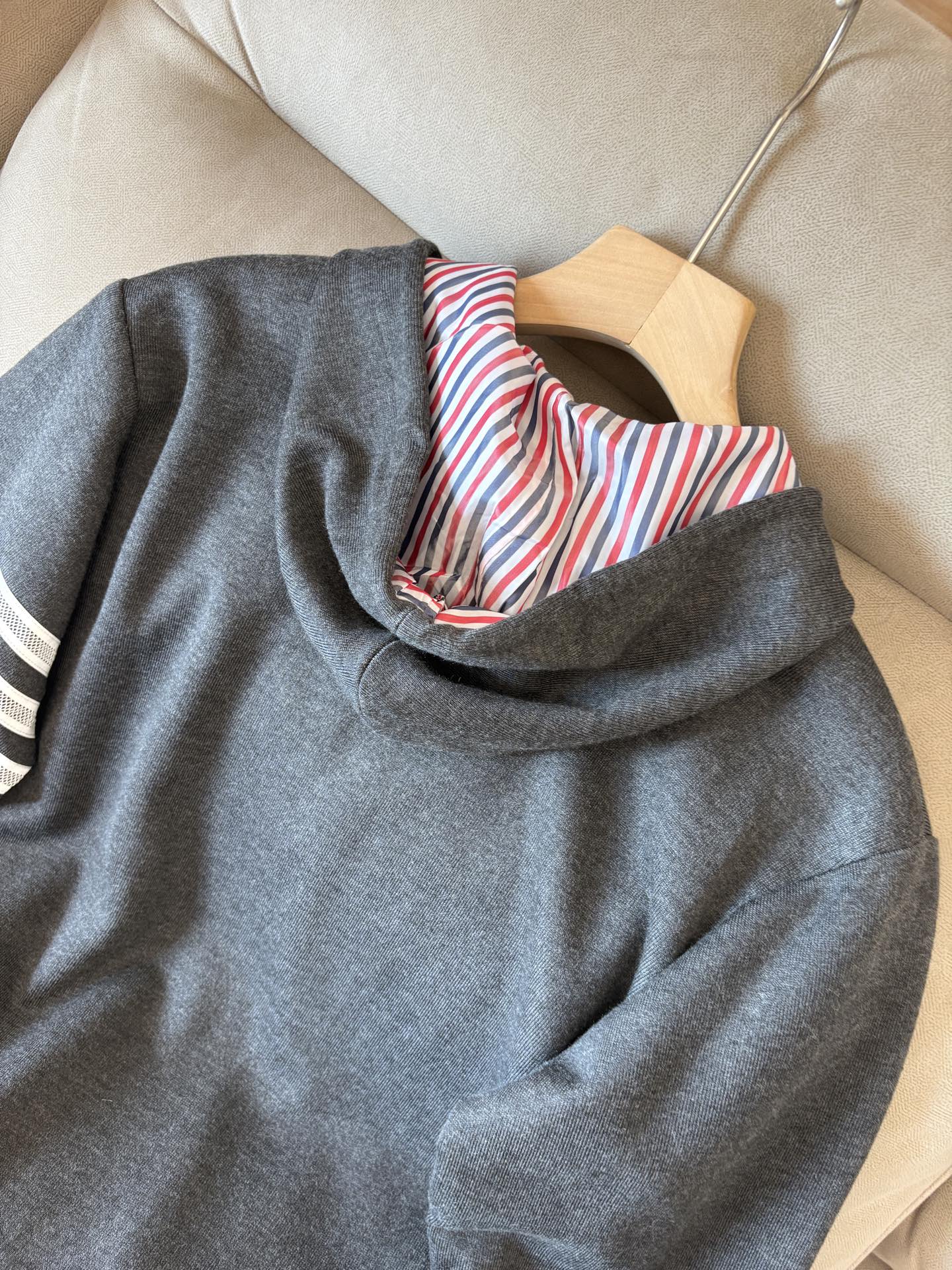 重磅推荐 男士套装 简约百搭款，不挑人穿，腰部松紧抽绳设计 出口订单标准，所有细节处理都非常到位；采用特