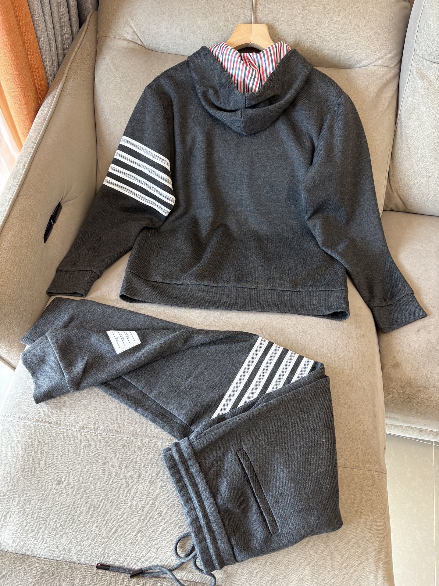 重磅推荐 男士套装 简约百搭款，不挑人穿，腰部松紧抽绳设计 出口订单标准，所有细节处理都非常到位；采用特