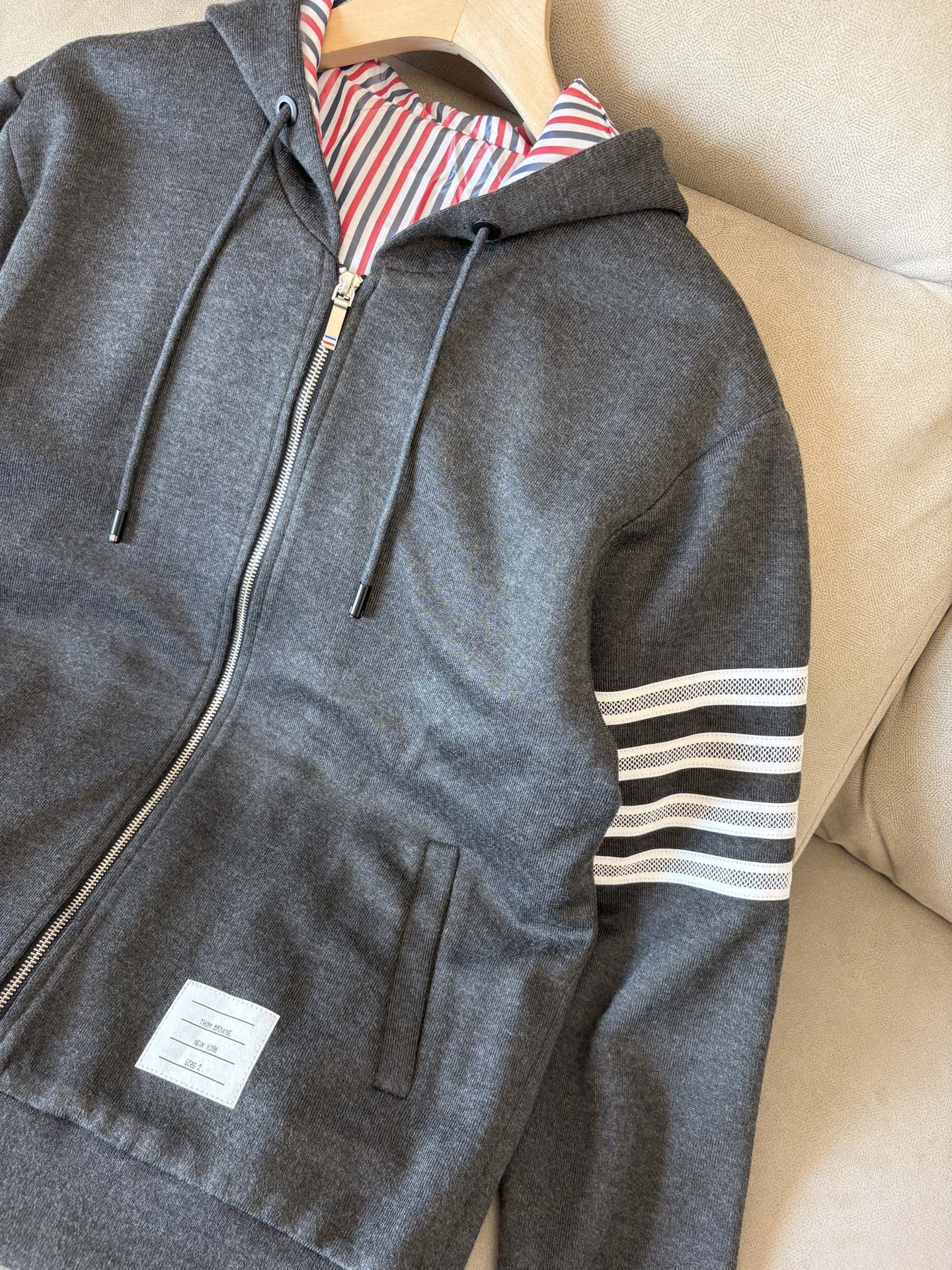 重磅推荐 男士套装 简约百搭款，不挑人穿，腰部松紧抽绳设计 出口订单标准，所有细节处理都非常到位；采用特