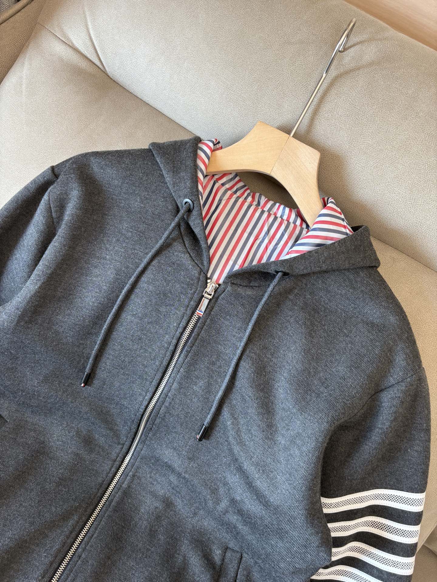 重磅推荐 男士套装 简约百搭款，不挑人穿，腰部松紧抽绳设计 出口订单标准，所有细节处理都非常到位；采用特