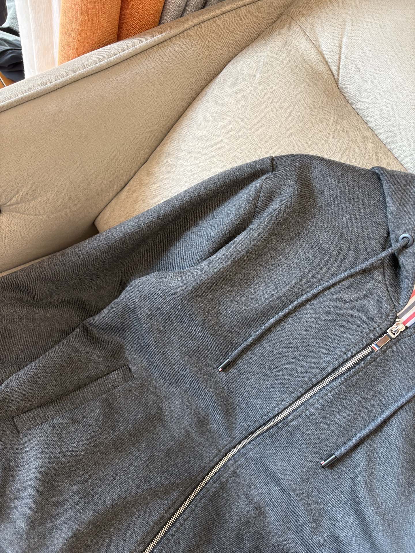 重磅推荐 男士套装 简约百搭款，不挑人穿，腰部松紧抽绳设计 出口订单标准，所有细节处理都非常到位；采用特