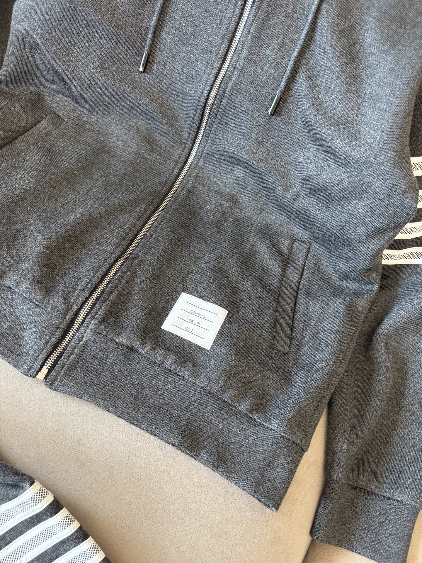 重磅推荐 男士套装 简约百搭款，不挑人穿，腰部松紧抽绳设计 出口订单标准，所有细节处理都非常到位；采用特