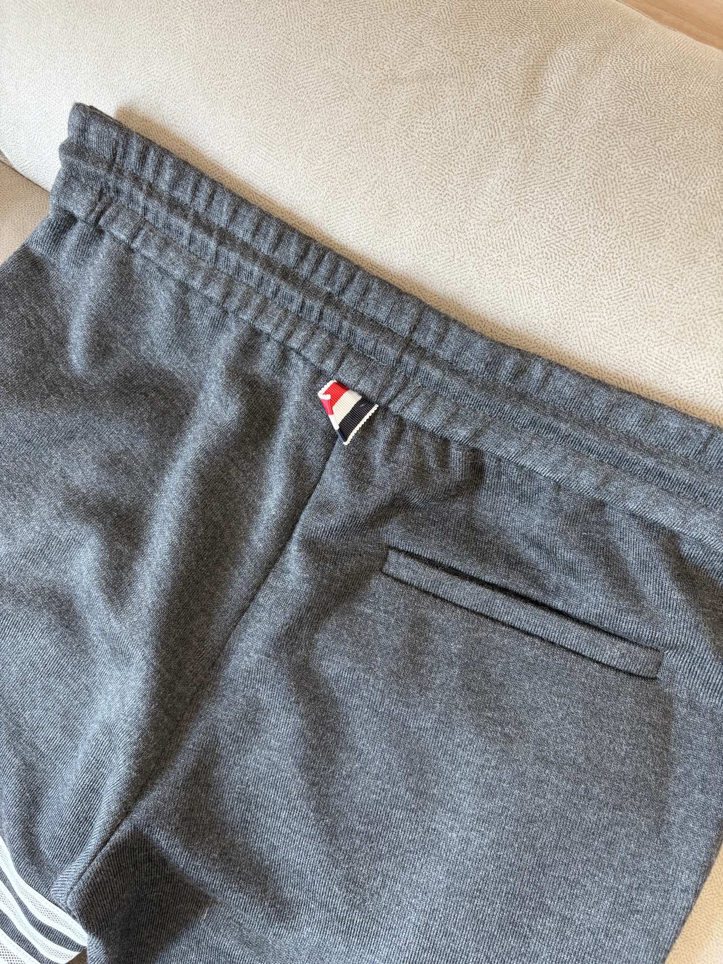 重磅推荐 男士套装 简约百搭款，不挑人穿，腰部松紧抽绳设计 出口订单标准，所有细节处理都非常到位；采用特