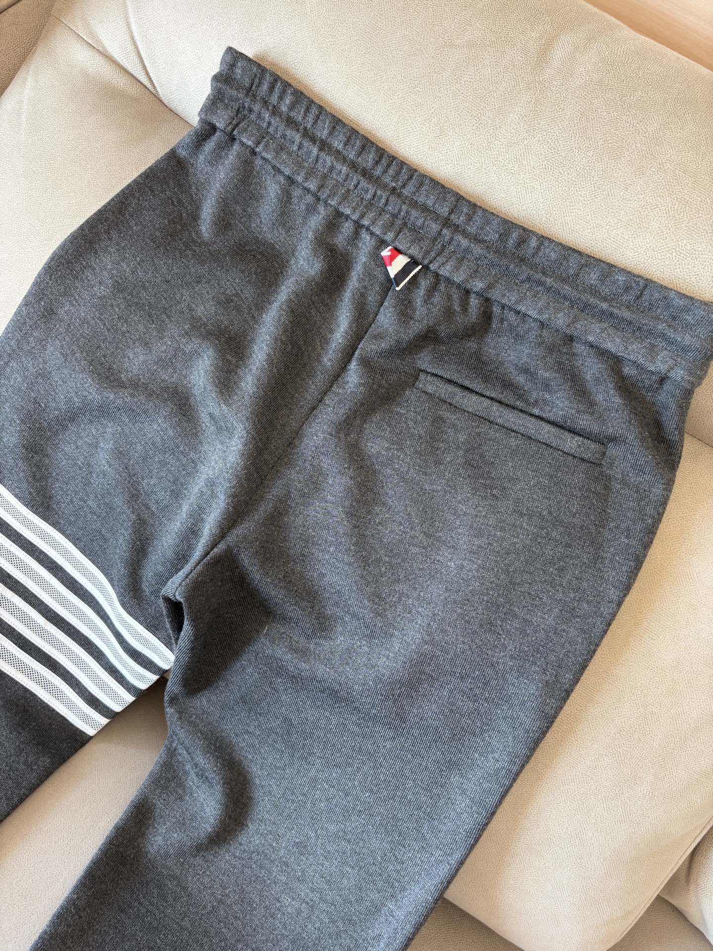 重磅推荐 男士套装 简约百搭款，不挑人穿，腰部松紧抽绳设计 出口订单标准，所有细节处理都非常到位；采用特