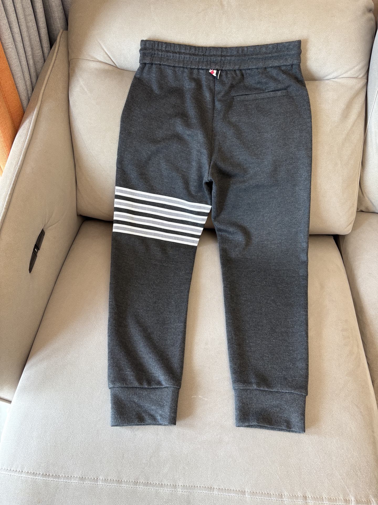 重磅推荐 男士套装 简约百搭款，不挑人穿，腰部松紧抽绳设计 出口订单标准，所有细节处理都非常到位；采用特