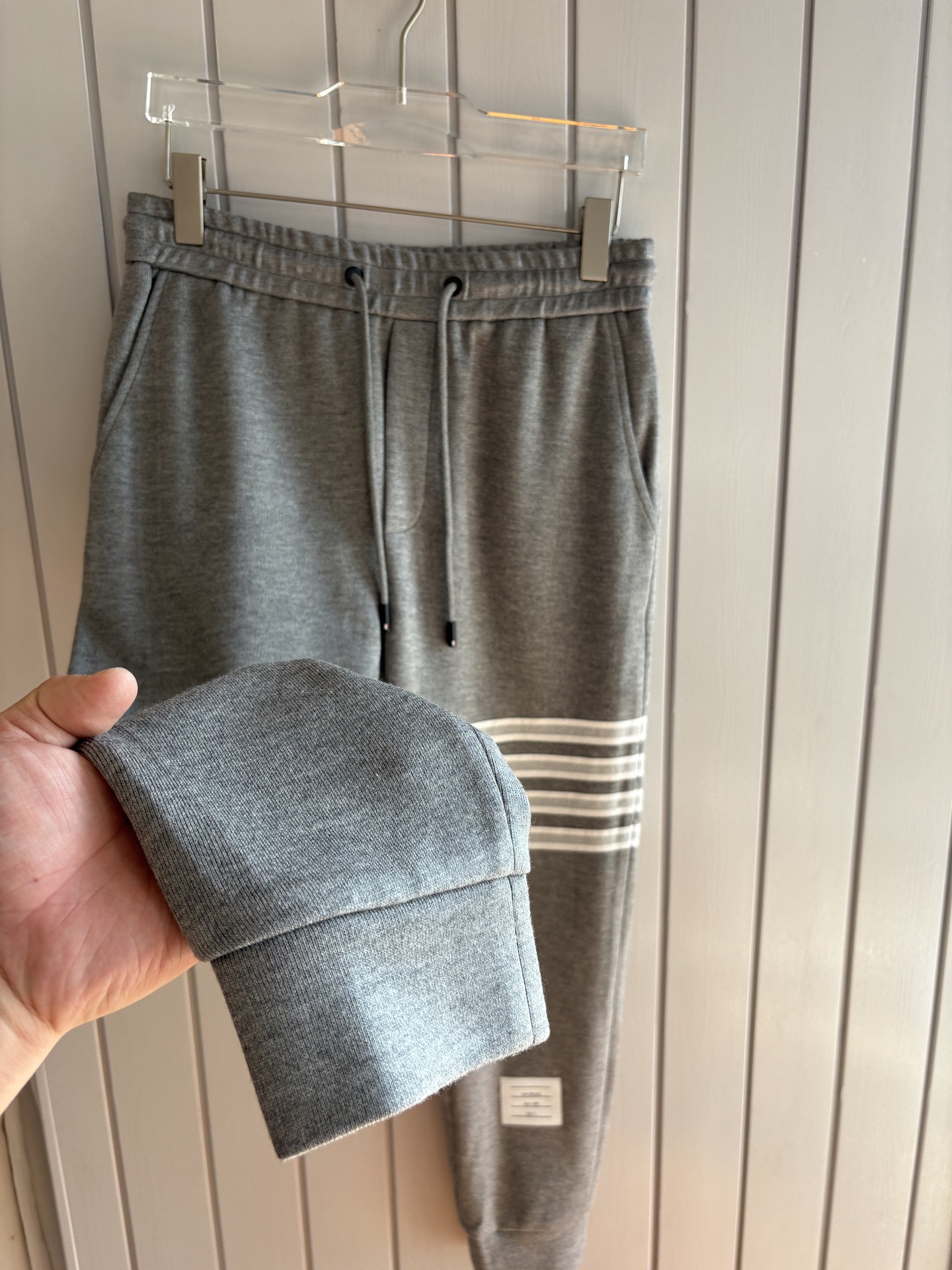 重磅推荐 男士套装 简约百搭款，不挑人穿，腰部松紧抽绳设计 出口订单标准，所有细节处理都非常到位；采用特