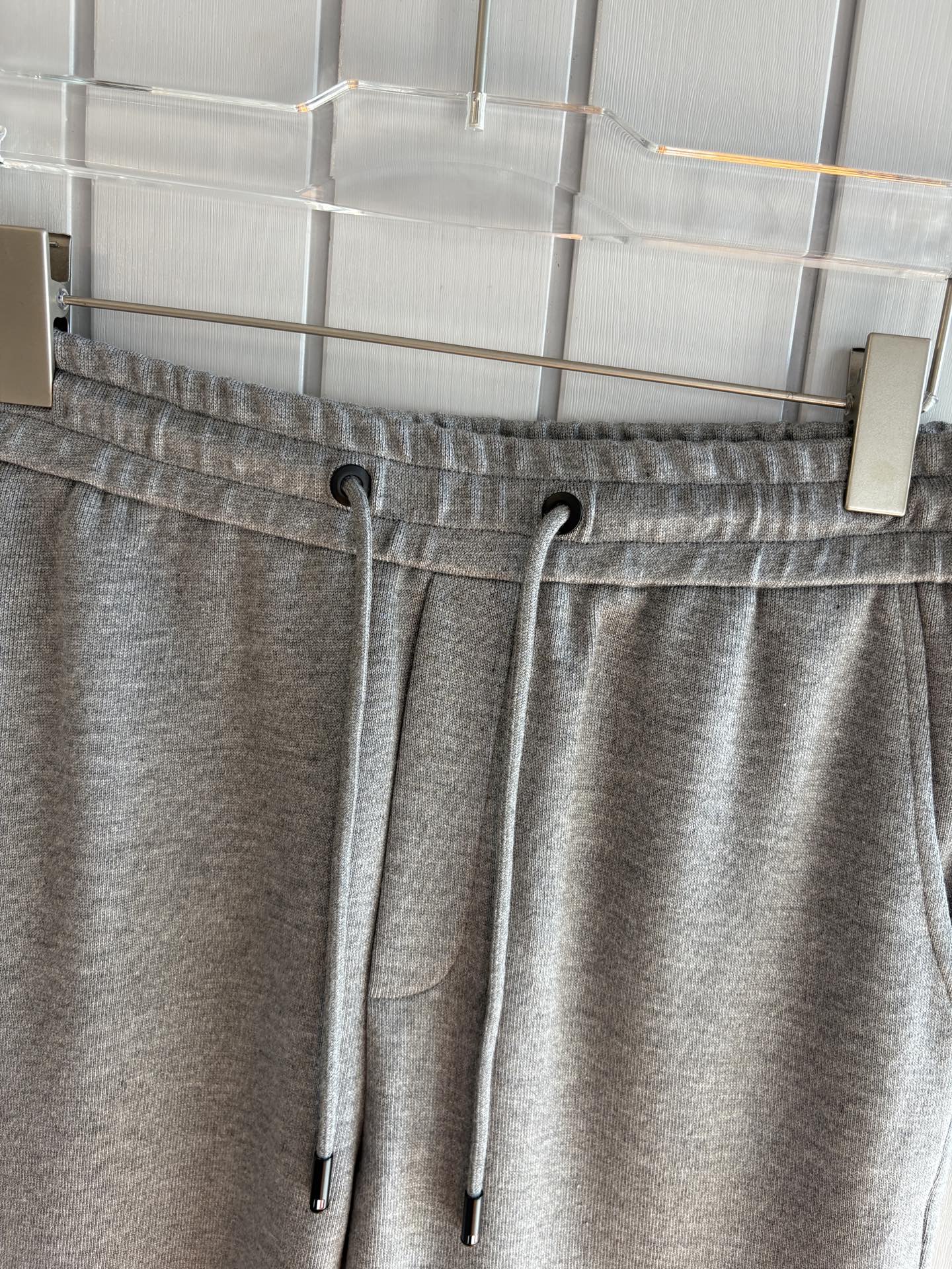 重磅推荐 男士套装 简约百搭款，不挑人穿，腰部松紧抽绳设计 出口订单标准，所有细节处理都非常到位；采用特