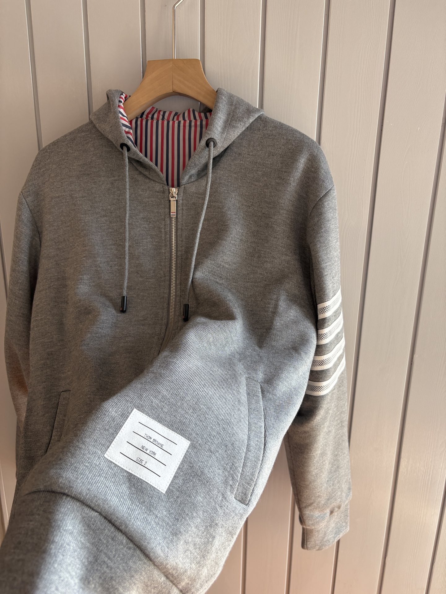 重磅推荐 男士套装 简约百搭款，不挑人穿，腰部松紧抽绳设计 出口订单标准，所有细节处理都非常到位；采用特