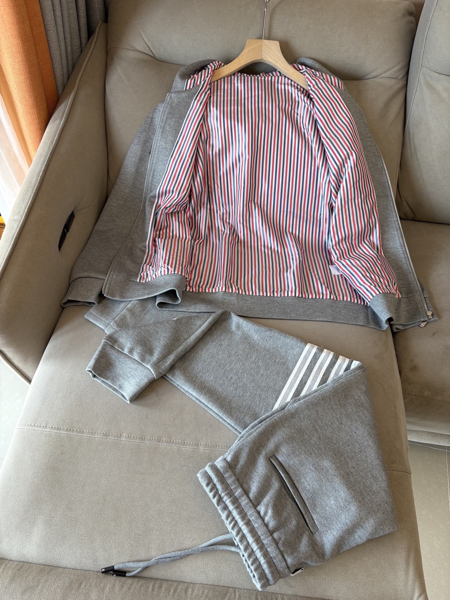 重磅推荐 男士套装 简约百搭款，不挑人穿，腰部松紧抽绳设计 出口订单标准，所有细节处理都非常到位；采用特