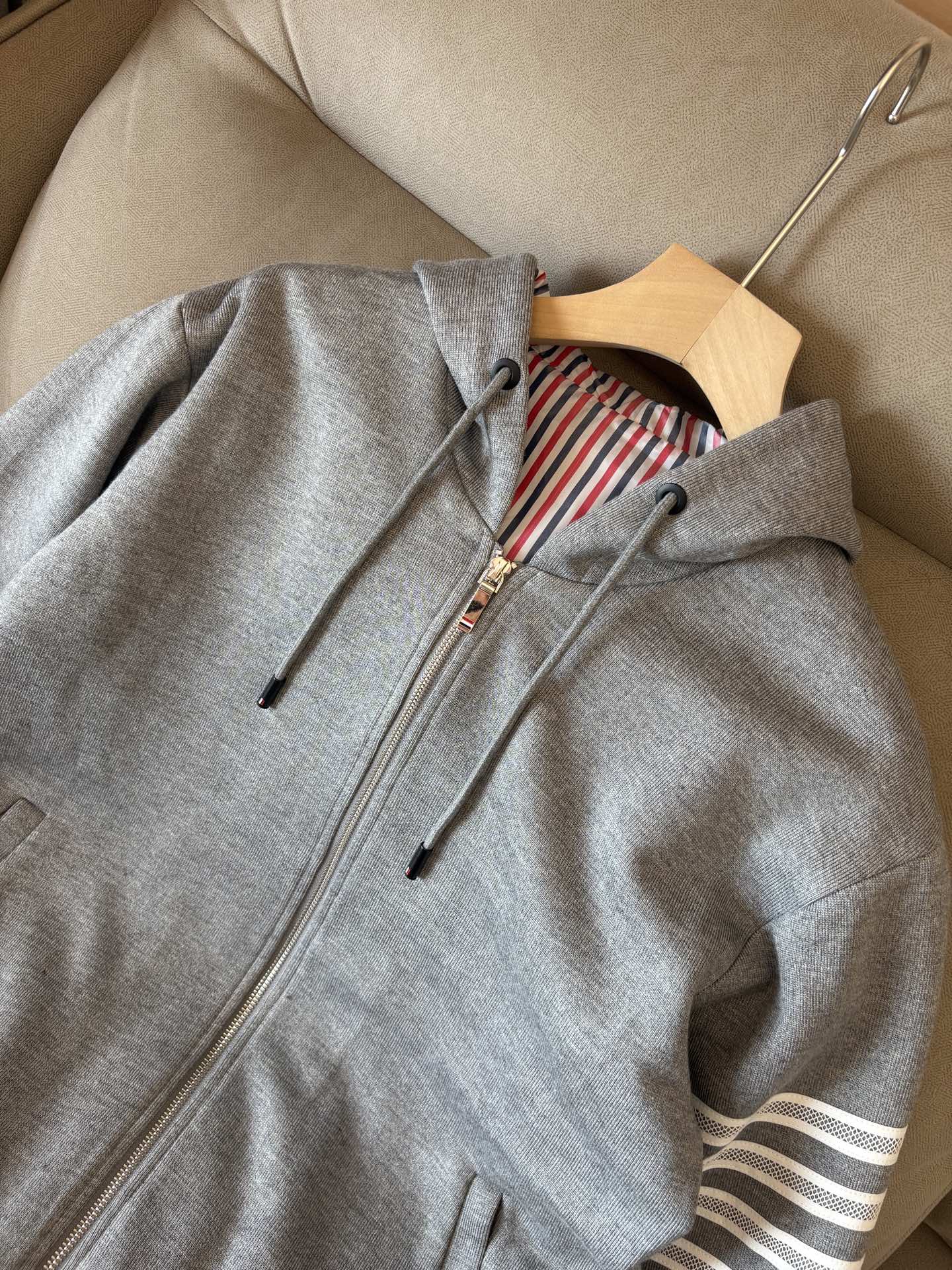 重磅推荐 男士套装 简约百搭款，不挑人穿，腰部松紧抽绳设计 出口订单标准，所有细节处理都非常到位；采用特