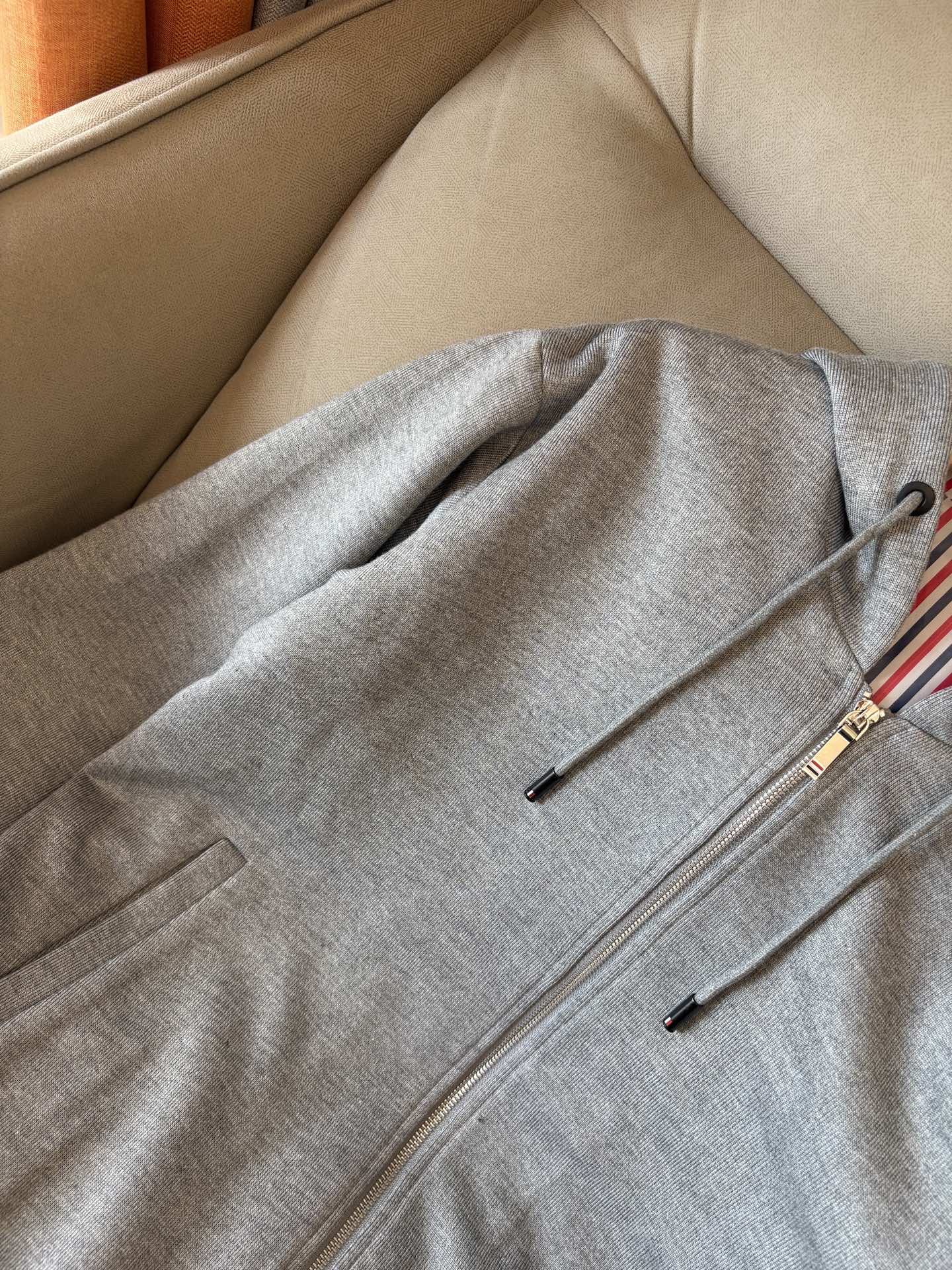 重磅推荐 男士套装 简约百搭款，不挑人穿，腰部松紧抽绳设计 出口订单标准，所有细节处理都非常到位；采用特