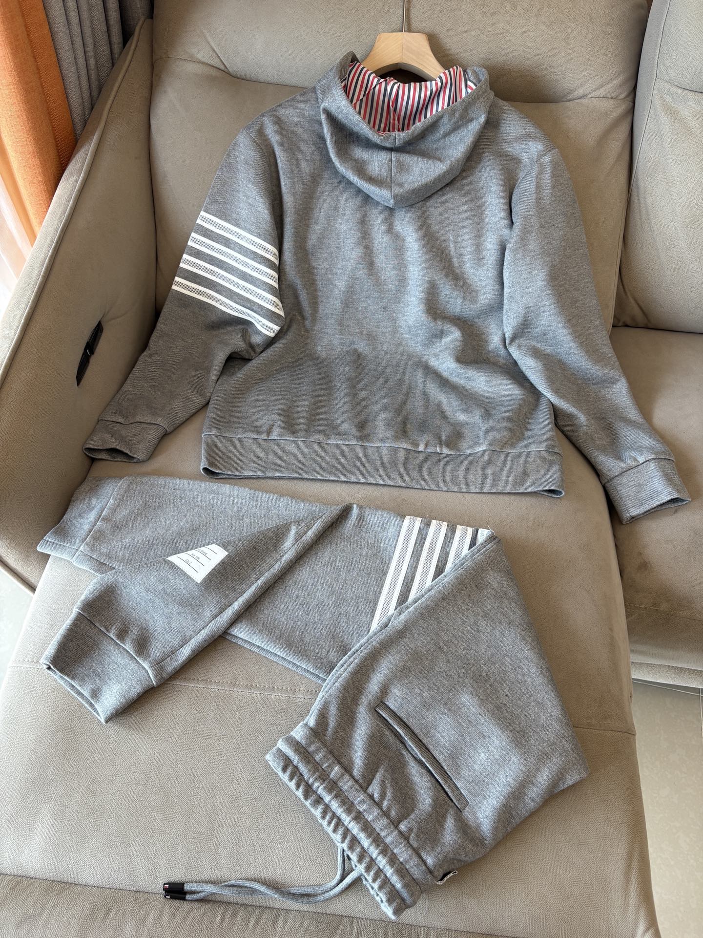 重磅推荐 男士套装 简约百搭款，不挑人穿，腰部松紧抽绳设计 出口订单标准，所有细节处理都非常到位；采用特