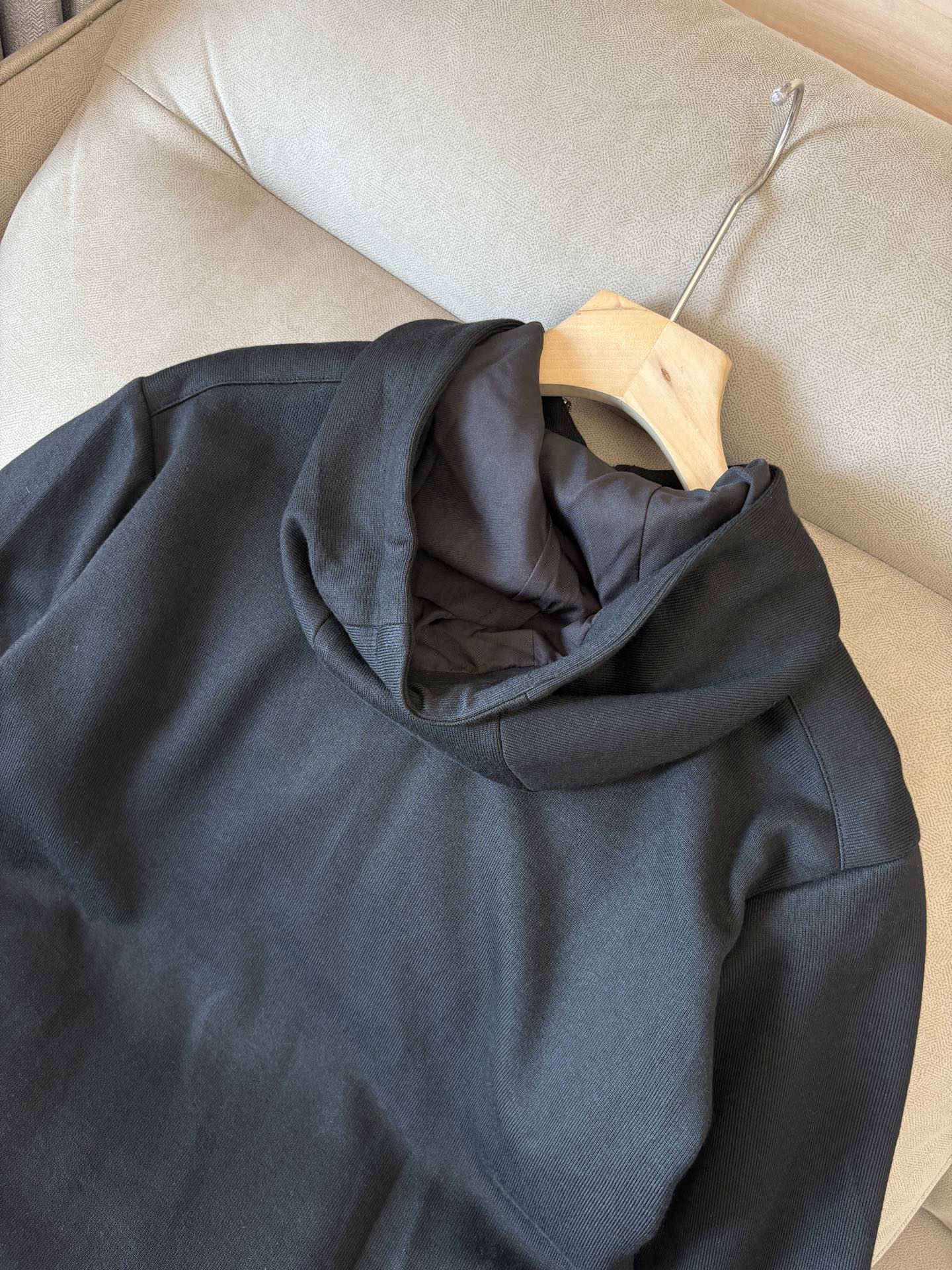 重磅推荐 男士套装 简约百搭款，不挑人穿，腰部松紧抽绳设计 出口订单标准，所有细节处理都非常到位；采用特