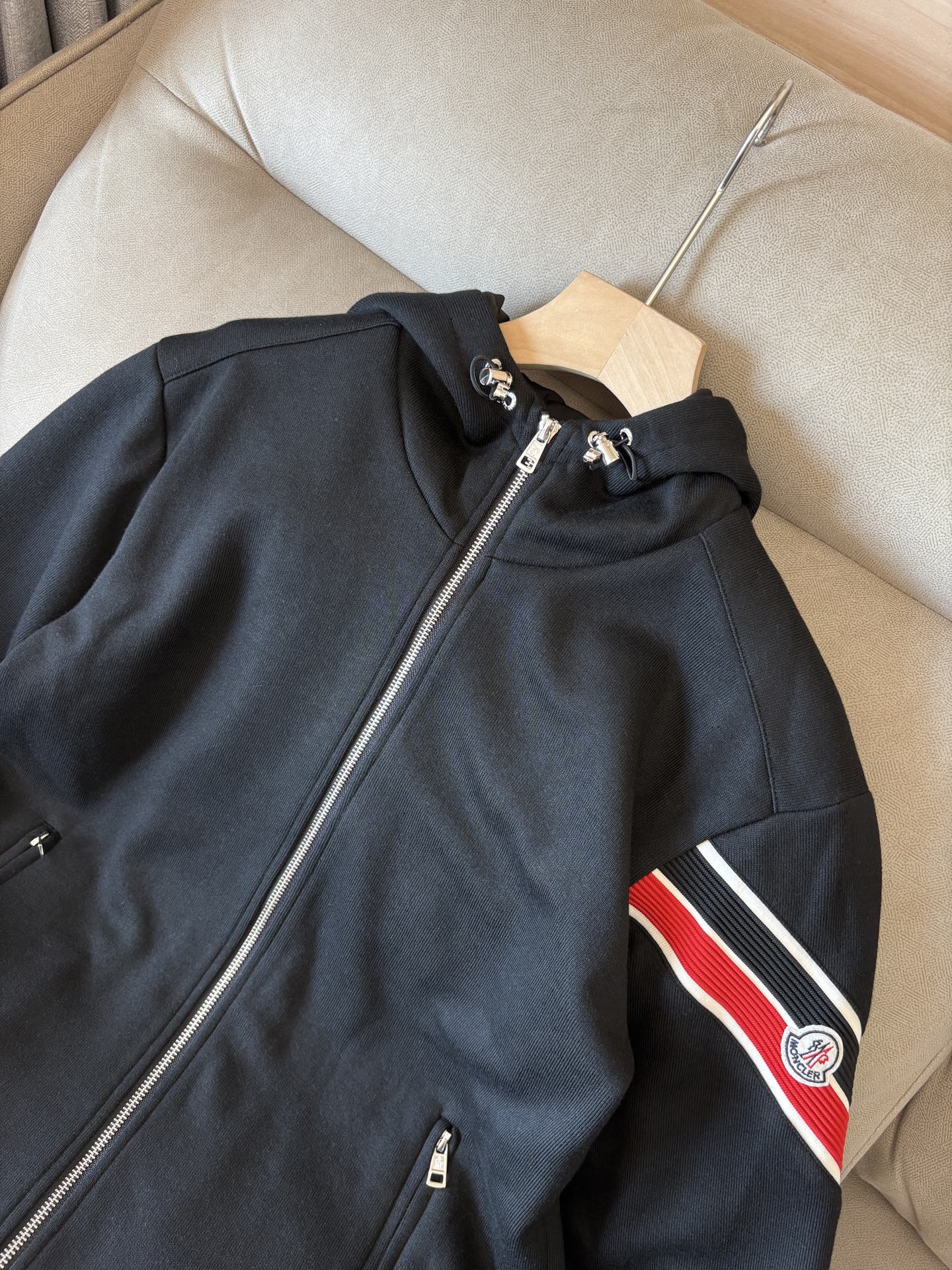 重磅推荐 男士套装 简约百搭款，不挑人穿，腰部松紧抽绳设计 出口订单标准，所有细节处理都非常到位；采用特