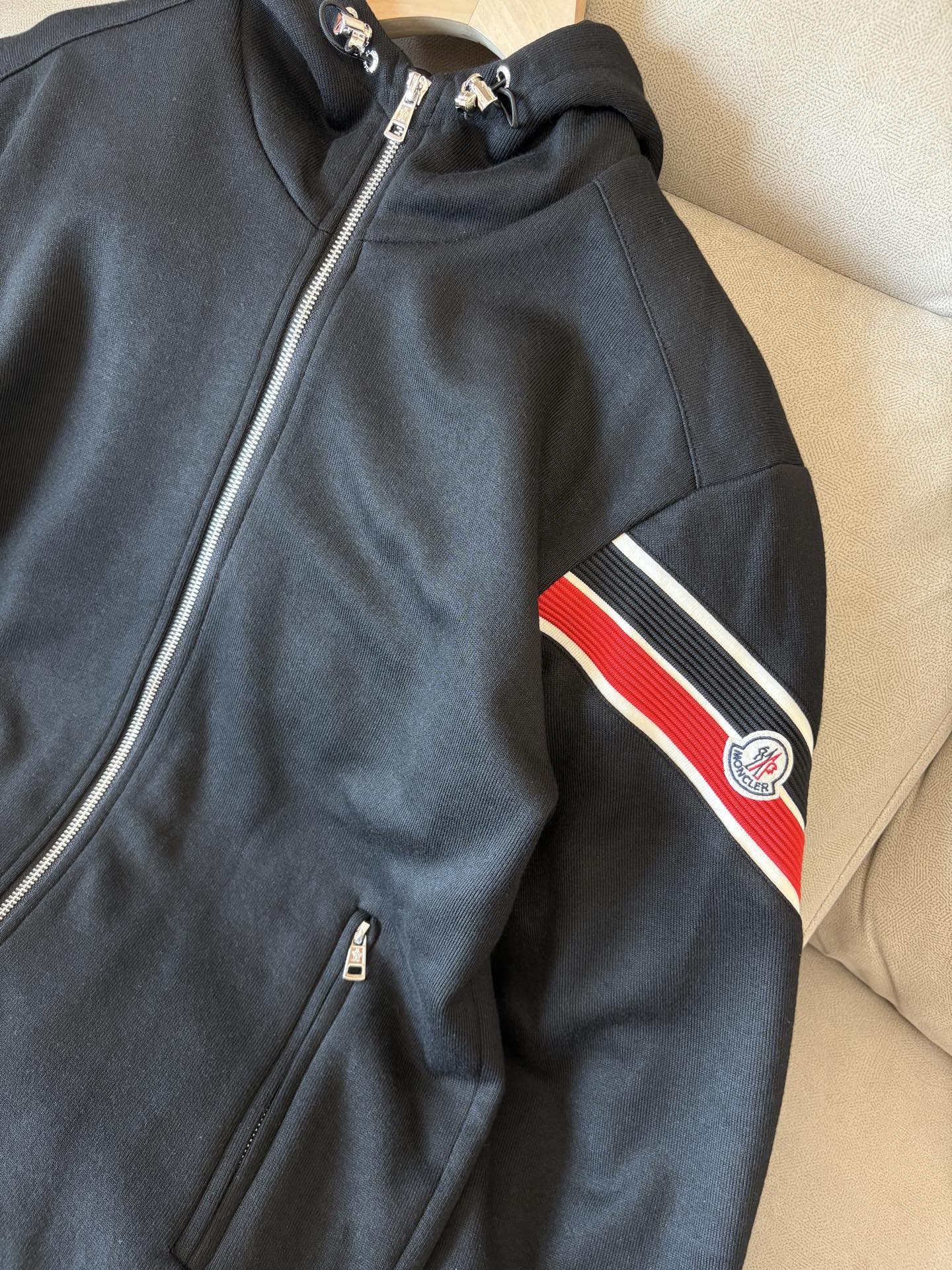 重磅推荐 男士套装 简约百搭款，不挑人穿，腰部松紧抽绳设计 出口订单标准，所有细节处理都非常到位；采用特