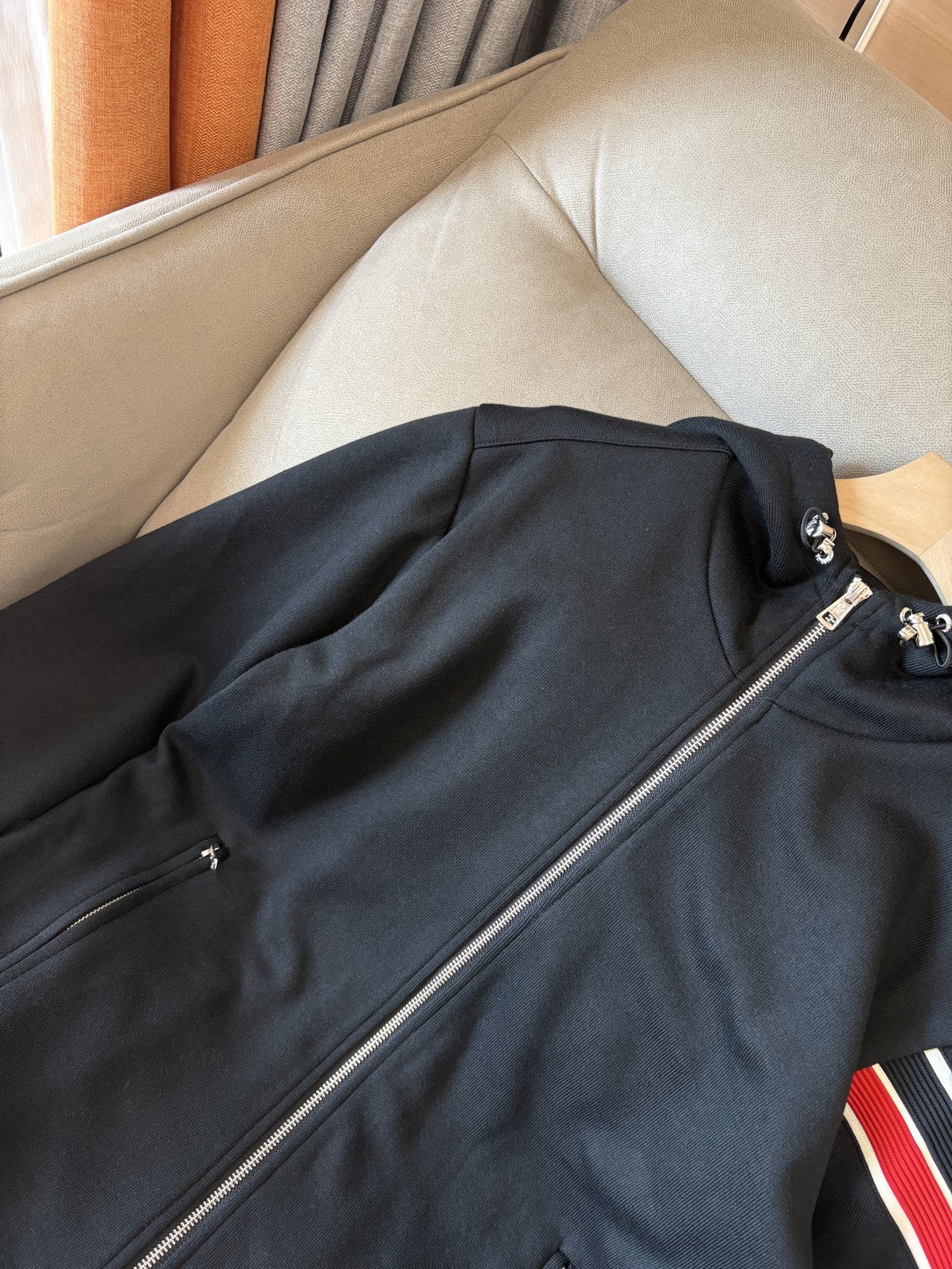 重磅推荐 男士套装 简约百搭款，不挑人穿，腰部松紧抽绳设计 出口订单标准，所有细节处理都非常到位；采用特