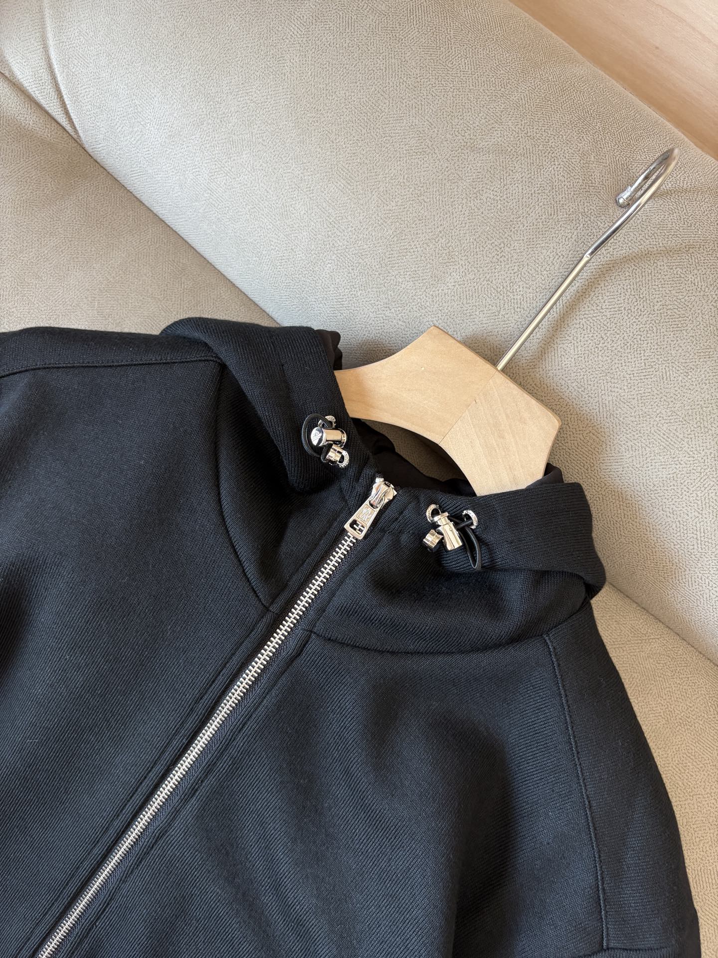 重磅推荐 男士套装 简约百搭款，不挑人穿，腰部松紧抽绳设计 出口订单标准，所有细节处理都非常到位；采用特