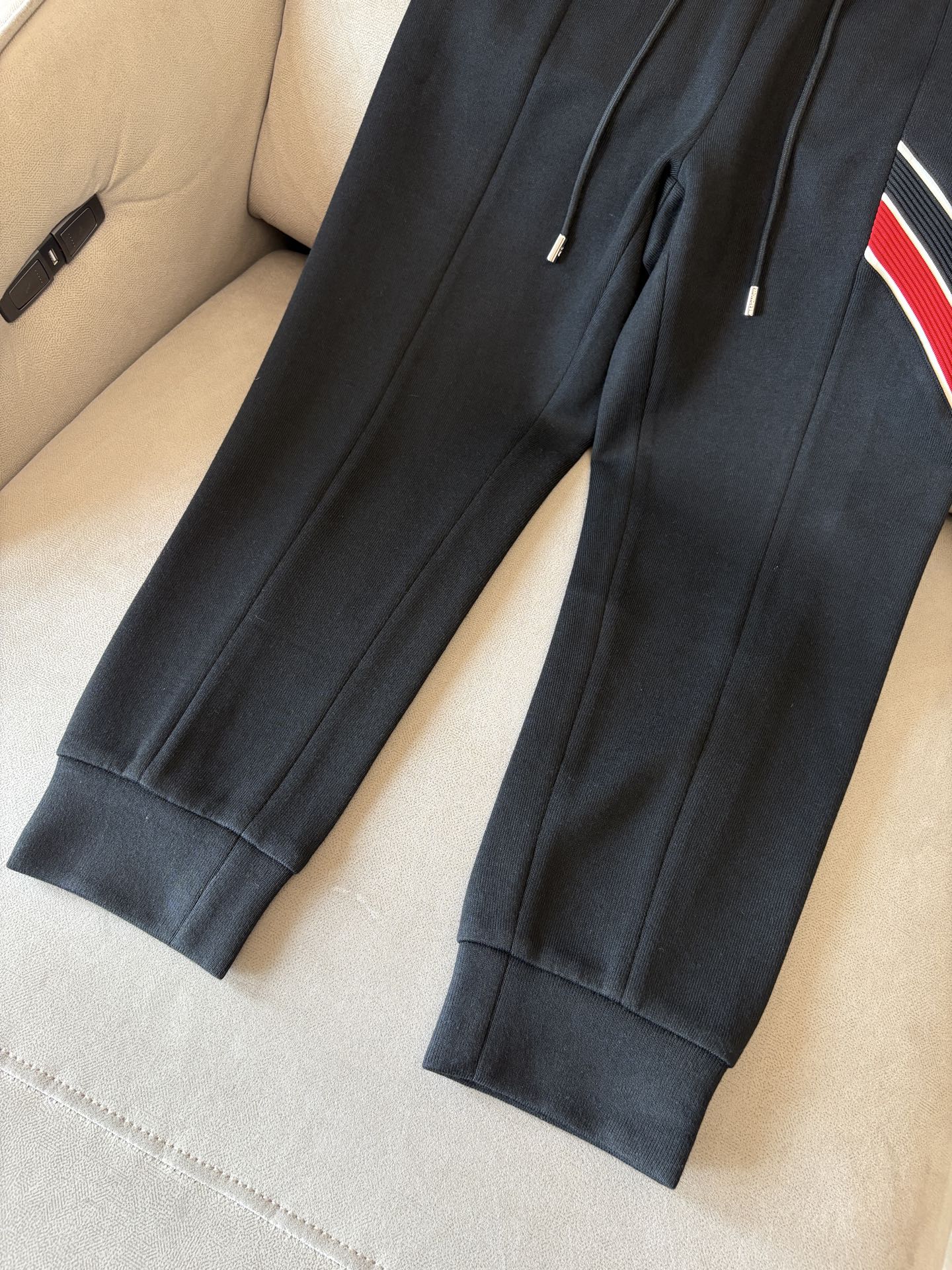 重磅推荐 男士套装 简约百搭款，不挑人穿，腰部松紧抽绳设计 出口订单标准，所有细节处理都非常到位；采用特