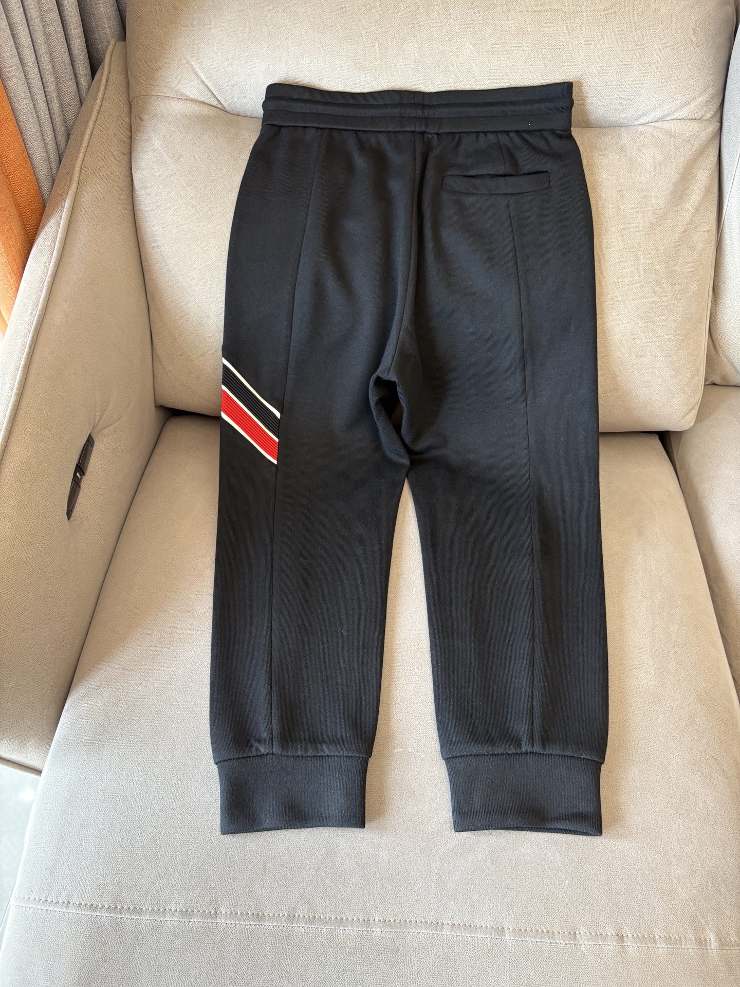 重磅推荐 男士套装 简约百搭款，不挑人穿，腰部松紧抽绳设计 出口订单标准，所有细节处理都非常到位；采用特