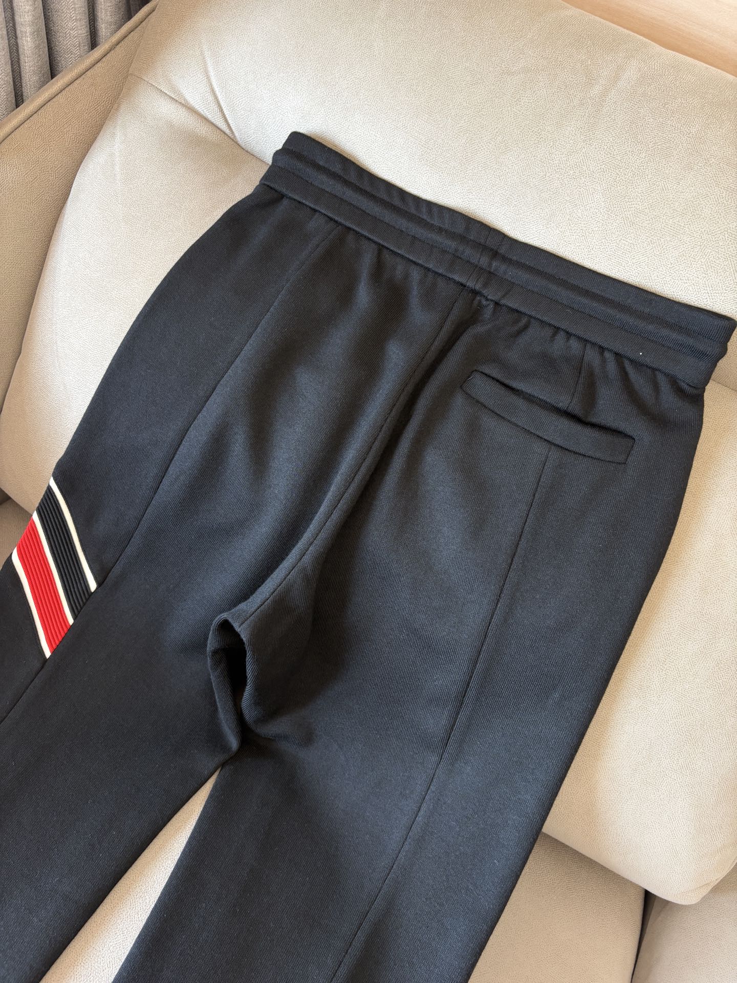 重磅推荐 男士套装 简约百搭款，不挑人穿，腰部松紧抽绳设计 出口订单标准，所有细节处理都非常到位；采用特