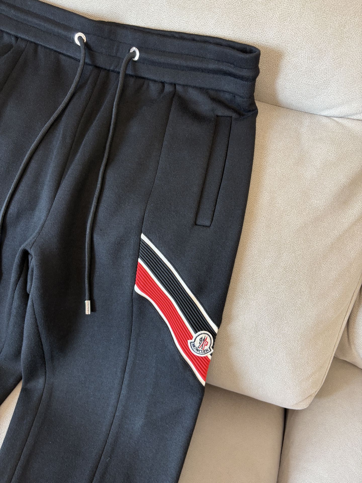 重磅推荐 男士套装 简约百搭款，不挑人穿，腰部松紧抽绳设计 出口订单标准，所有细节处理都非常到位；采用特