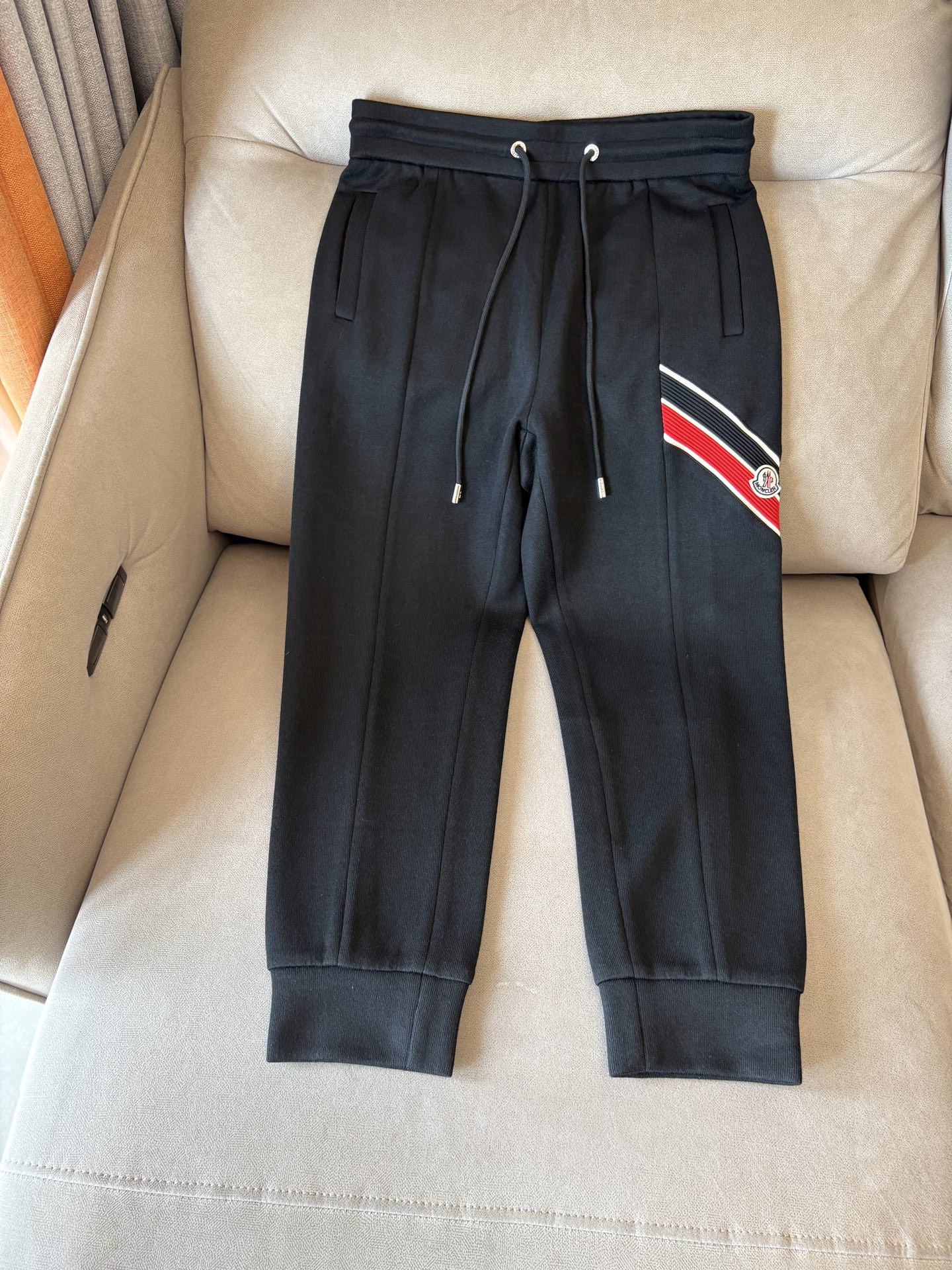 重磅推荐 男士套装 简约百搭款，不挑人穿，腰部松紧抽绳设计 出口订单标准，所有细节处理都非常到位；采用特