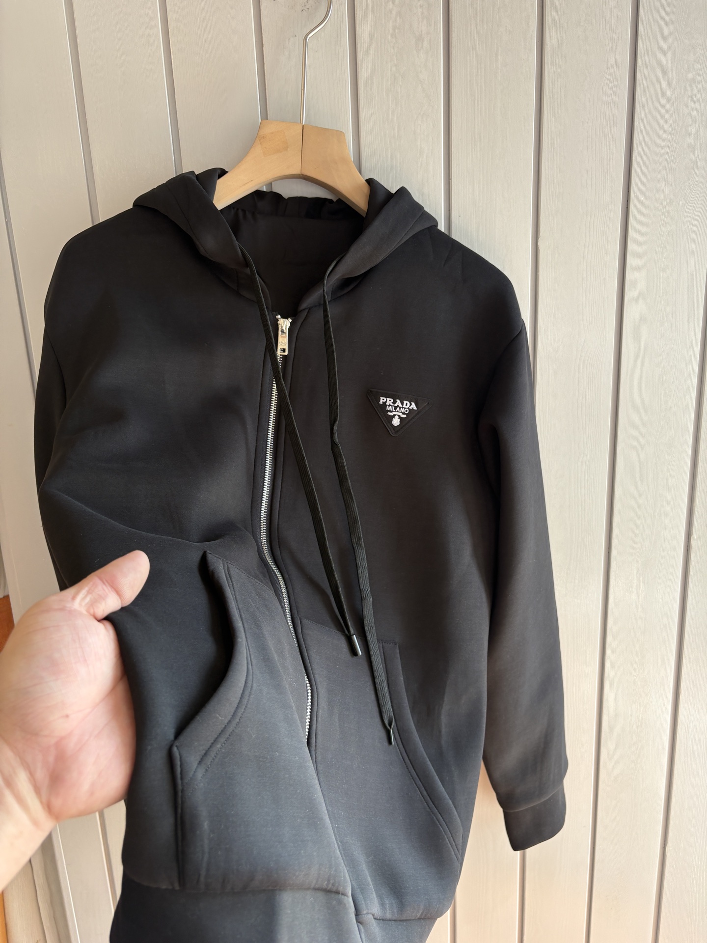 重磅推荐 男士套装 简约百搭款，不挑人穿，腰部松紧抽绳设计 出口订单标准，所有细节处理都非常到位；采用特