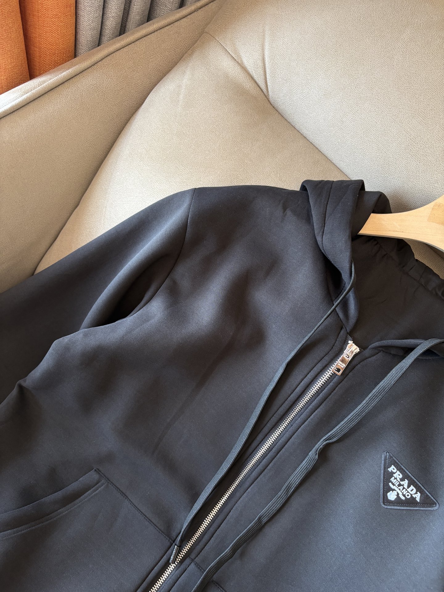 重磅推荐 男士套装 简约百搭款，不挑人穿，腰部松紧抽绳设计 出口订单标准，所有细节处理都非常到位；采用特