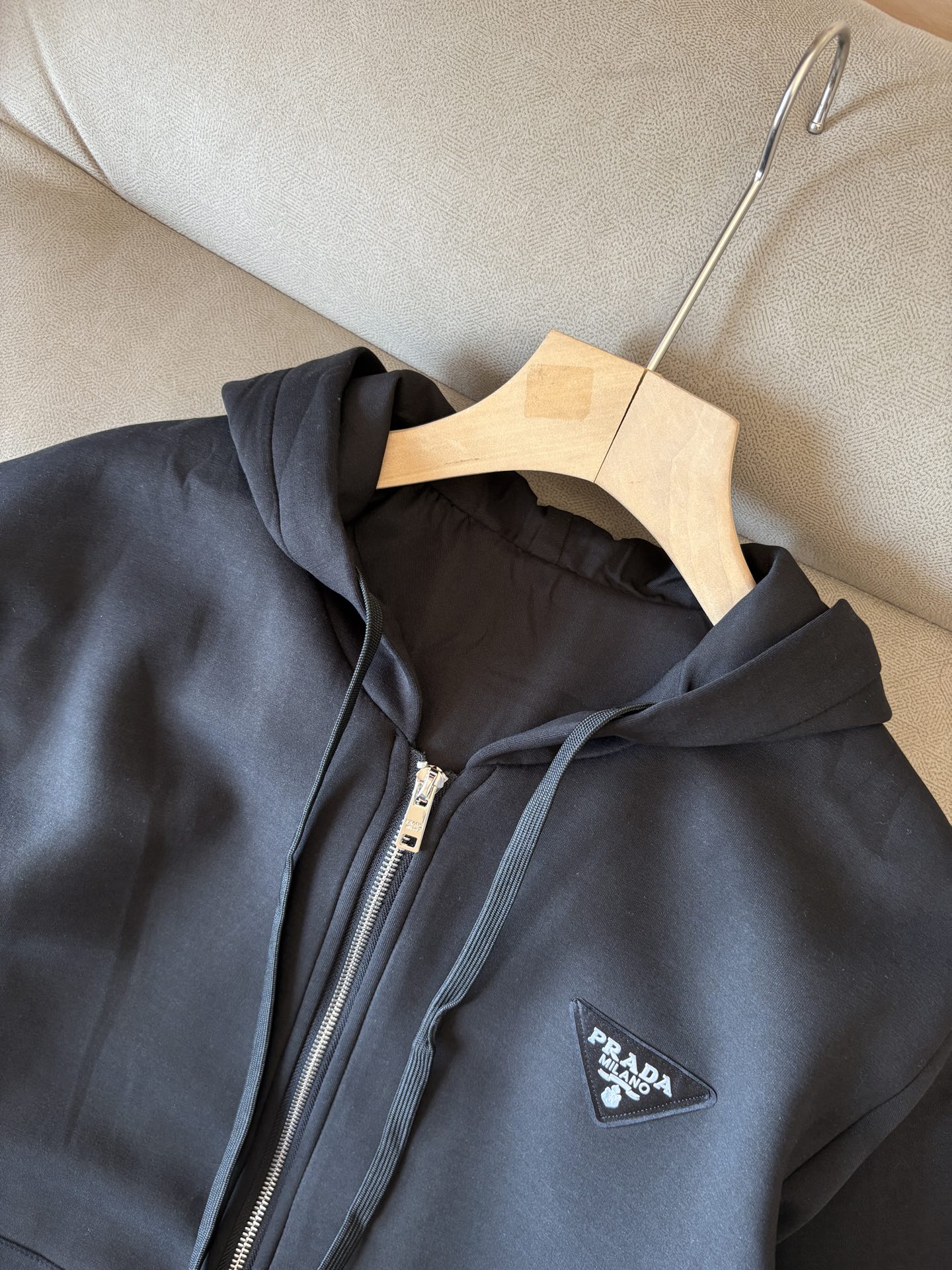 重磅推荐 男士套装 简约百搭款，不挑人穿，腰部松紧抽绳设计 出口订单标准，所有细节处理都非常到位；采用特