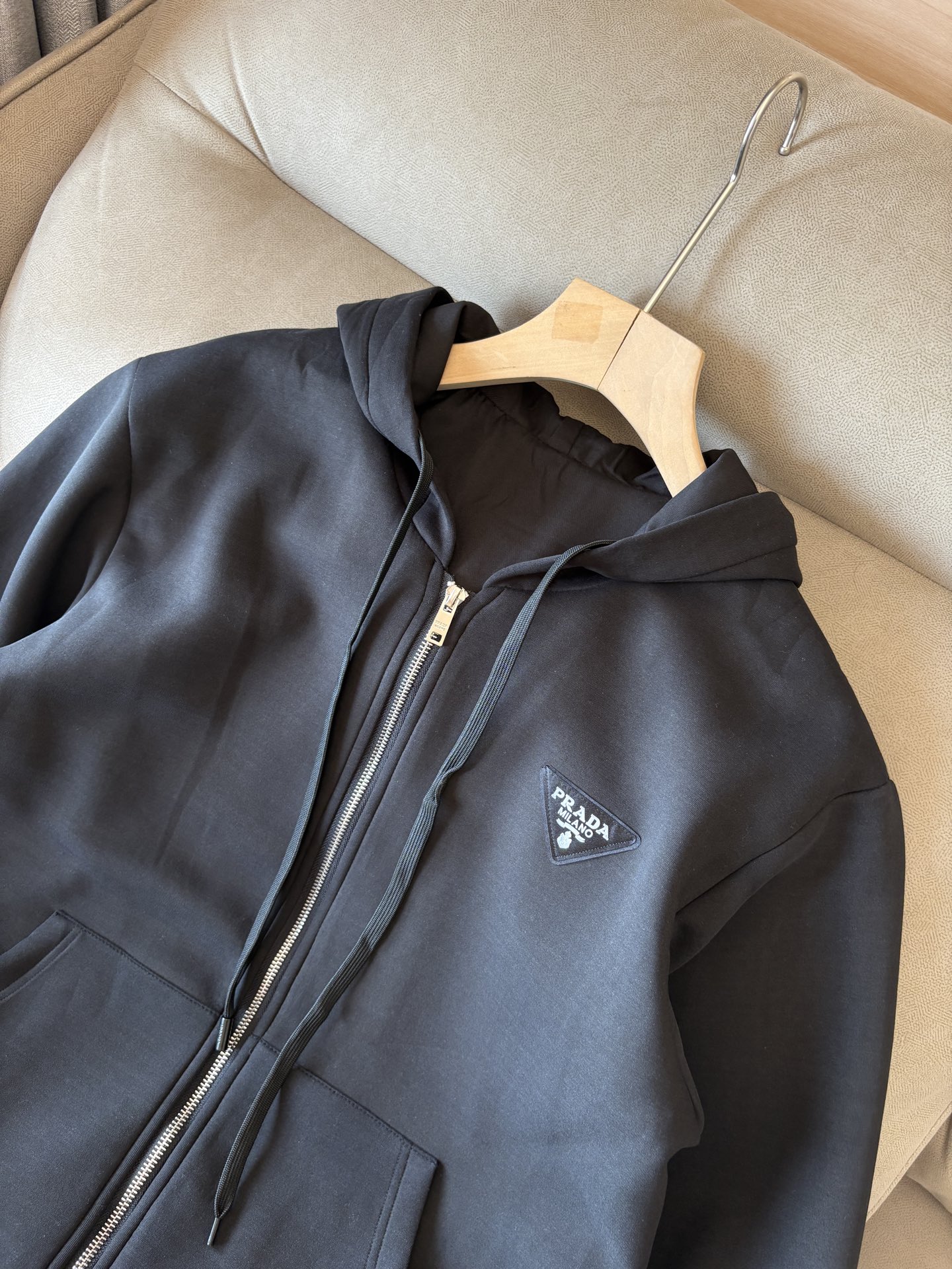 重磅推荐 男士套装 简约百搭款，不挑人穿，腰部松紧抽绳设计 出口订单标准，所有细节处理都非常到位；采用特