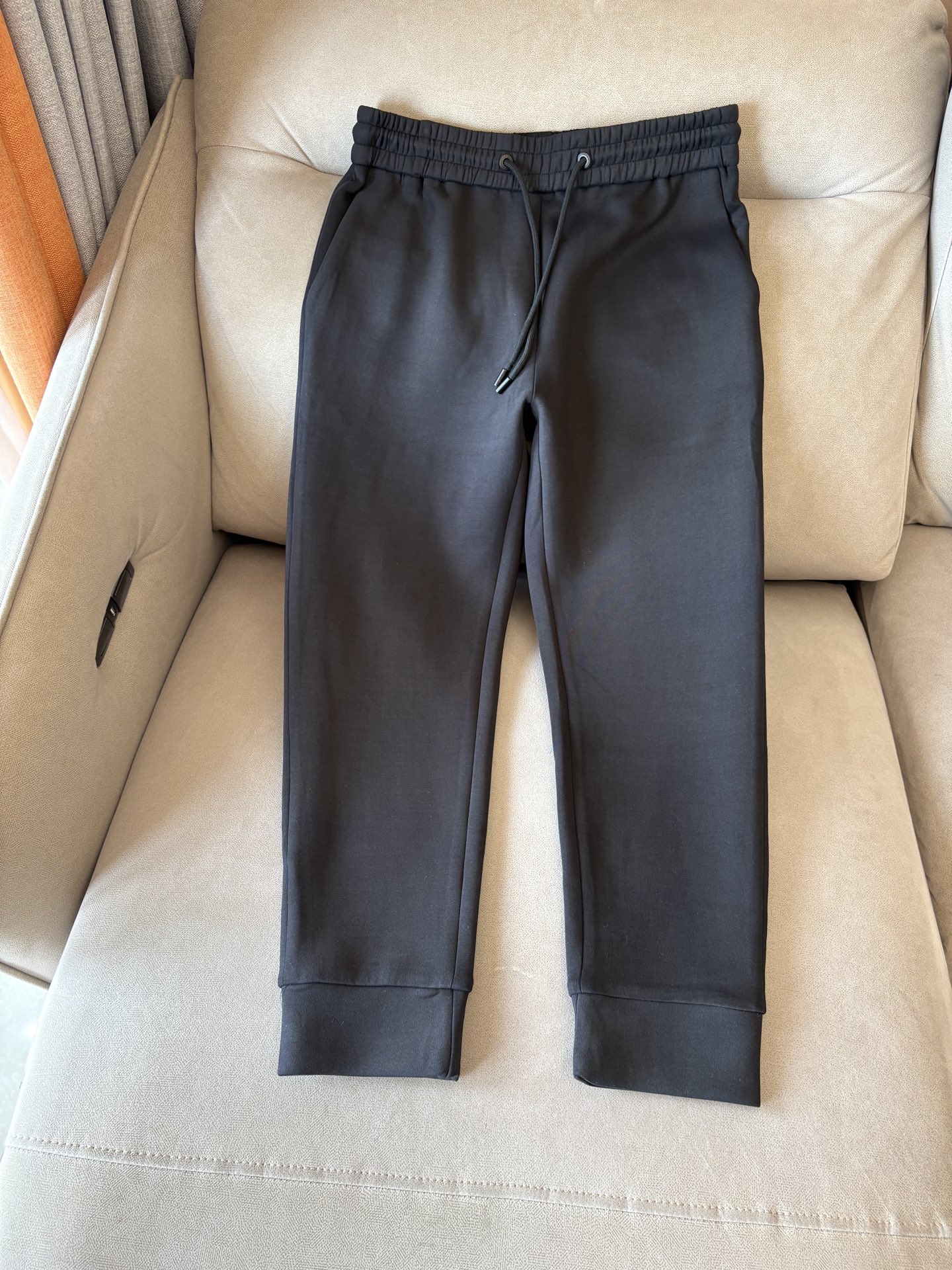 重磅推荐 男士套装 简约百搭款，不挑人穿，腰部松紧抽绳设计 出口订单标准，所有细节处理都非常到位；采用特