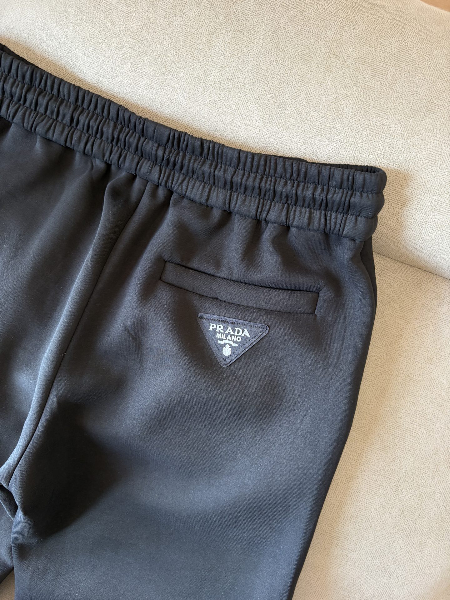 重磅推荐 男士套装 简约百搭款，不挑人穿，腰部松紧抽绳设计 出口订单标准，所有细节处理都非常到位；采用特