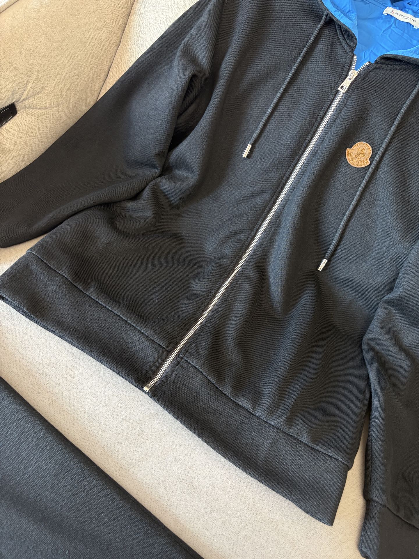 重磅推荐 男士套装 简约百搭款，不挑人穿，腰部松紧抽绳设计 出口订单标准，所有细节处理都非常到位；采用特