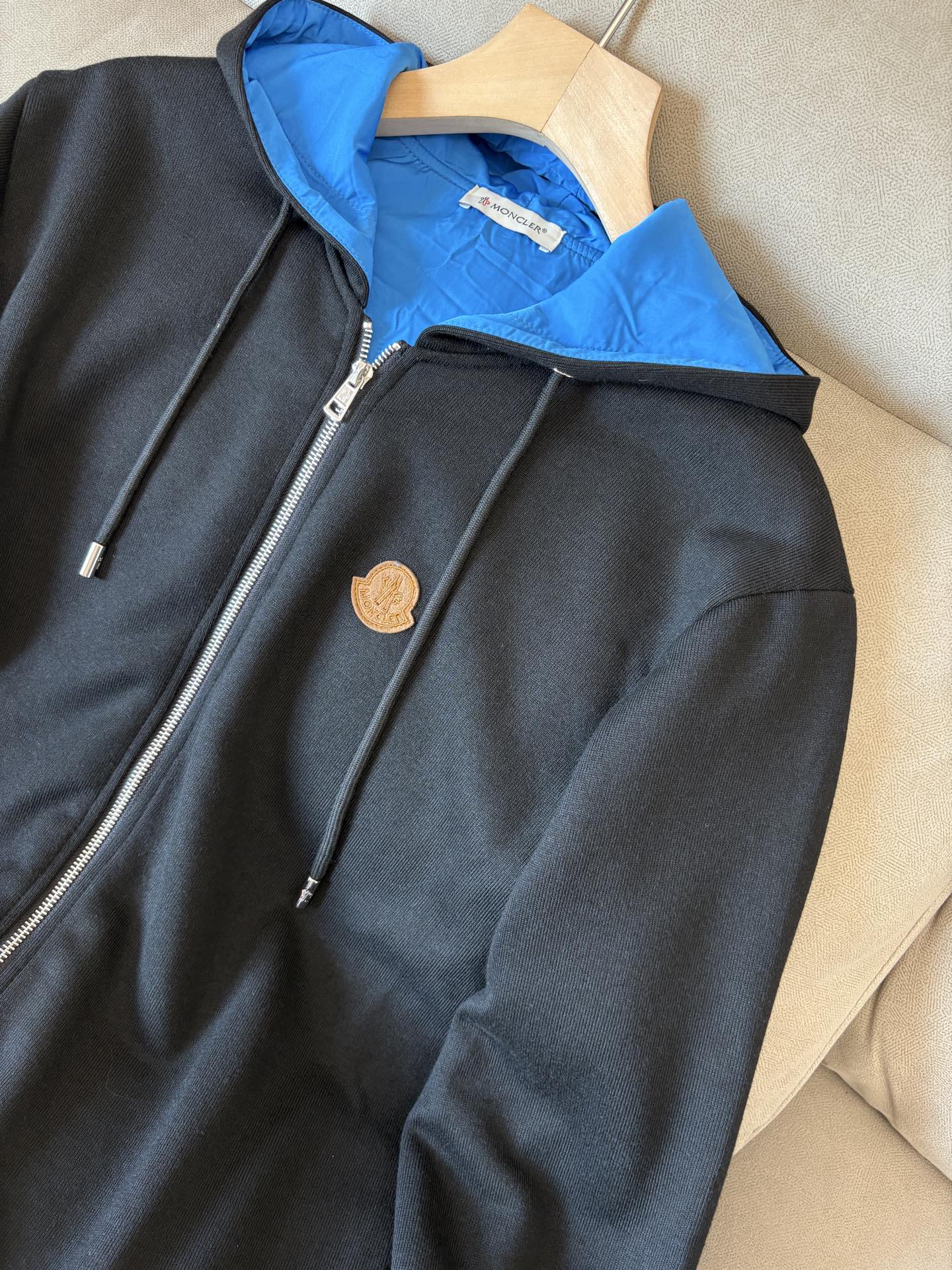 重磅推荐 男士套装 简约百搭款，不挑人穿，腰部松紧抽绳设计 出口订单标准，所有细节处理都非常到位；采用特