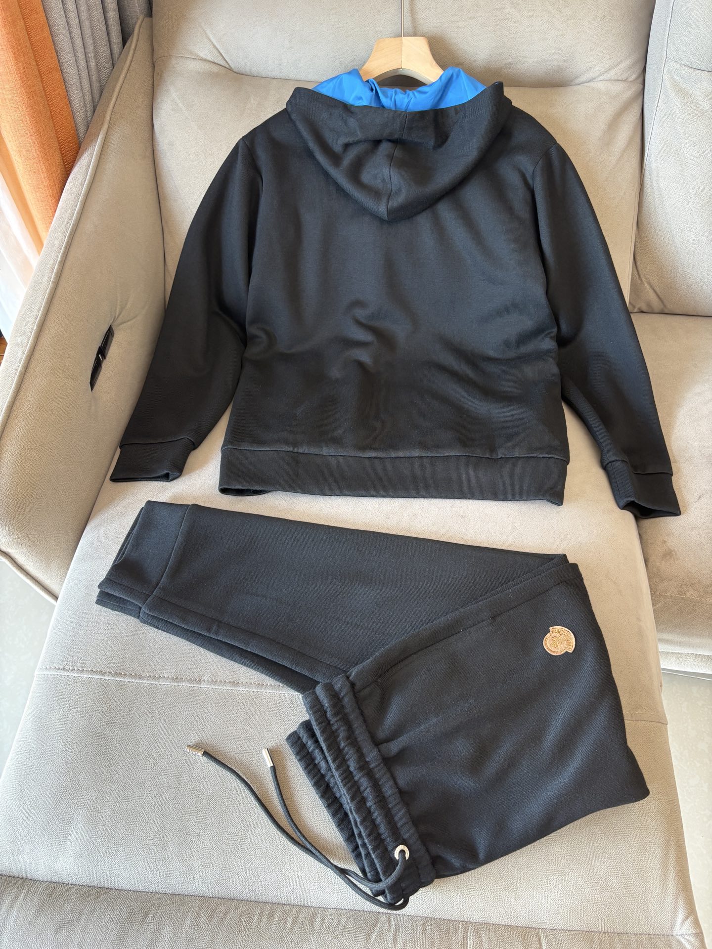 重磅推荐 男士套装 简约百搭款，不挑人穿，腰部松紧抽绳设计 出口订单标准，所有细节处理都非常到位；采用特