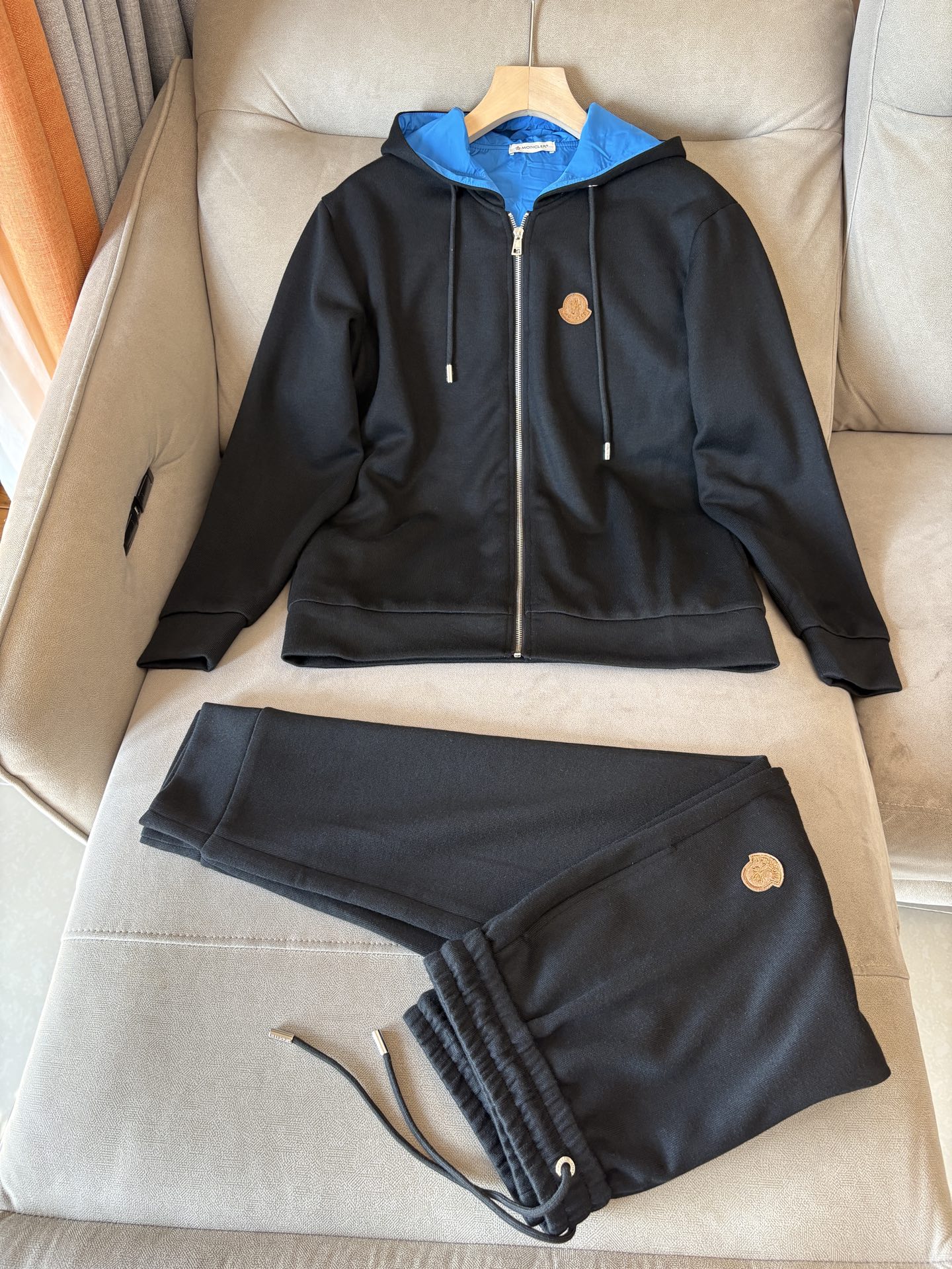 重磅推荐 男士套装 简约百搭款，不挑人穿，腰部松紧抽绳设计 出口订单标准，所有细节处理都非常到位；采用特