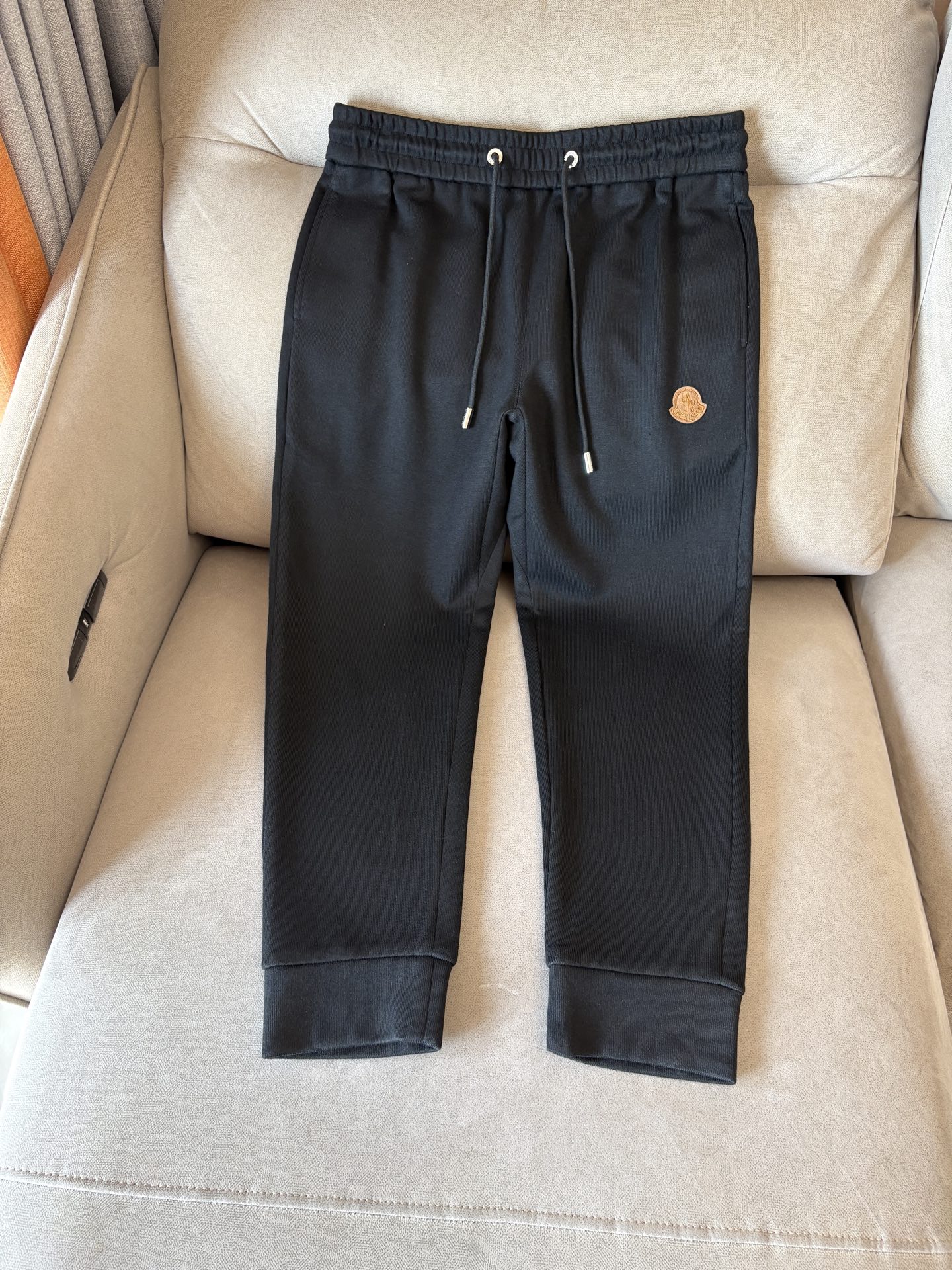 重磅推荐 男士套装 简约百搭款，不挑人穿，腰部松紧抽绳设计 出口订单标准，所有细节处理都非常到位；采用特