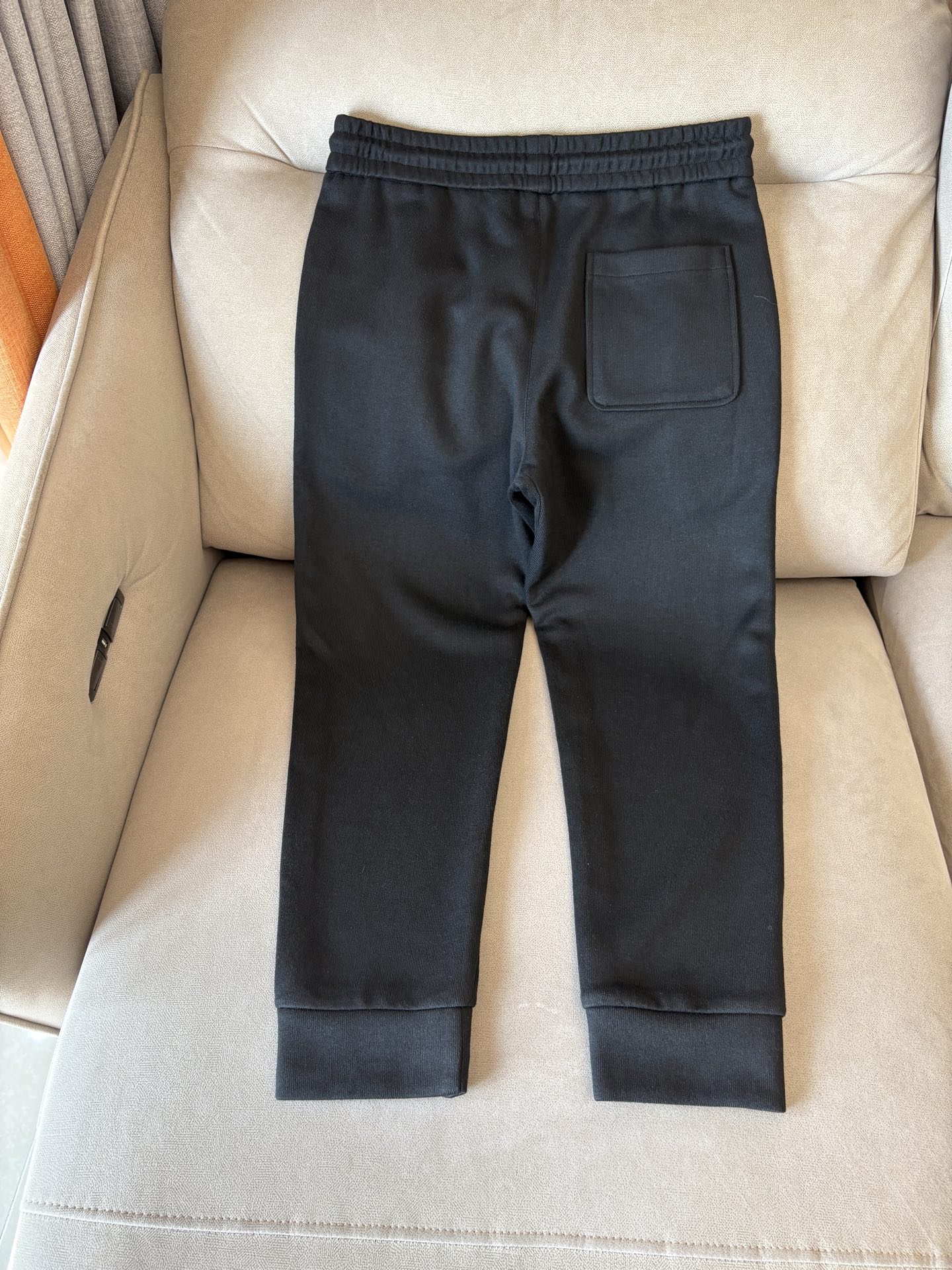 重磅推荐 男士套装 简约百搭款，不挑人穿，腰部松紧抽绳设计 出口订单标准，所有细节处理都非常到位；采用特