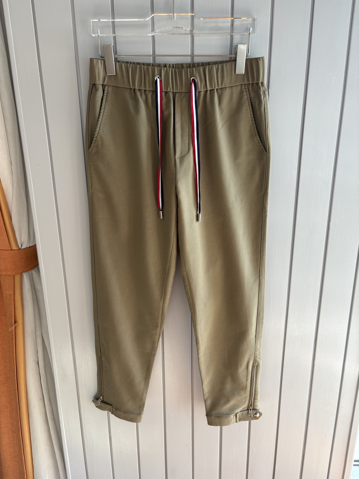 蒙*口 Mo**ler 新款休闲透气休闲裤！重磅定制面料裤子面料扎实上身挺括有型做工极其考究，不挑人百搭