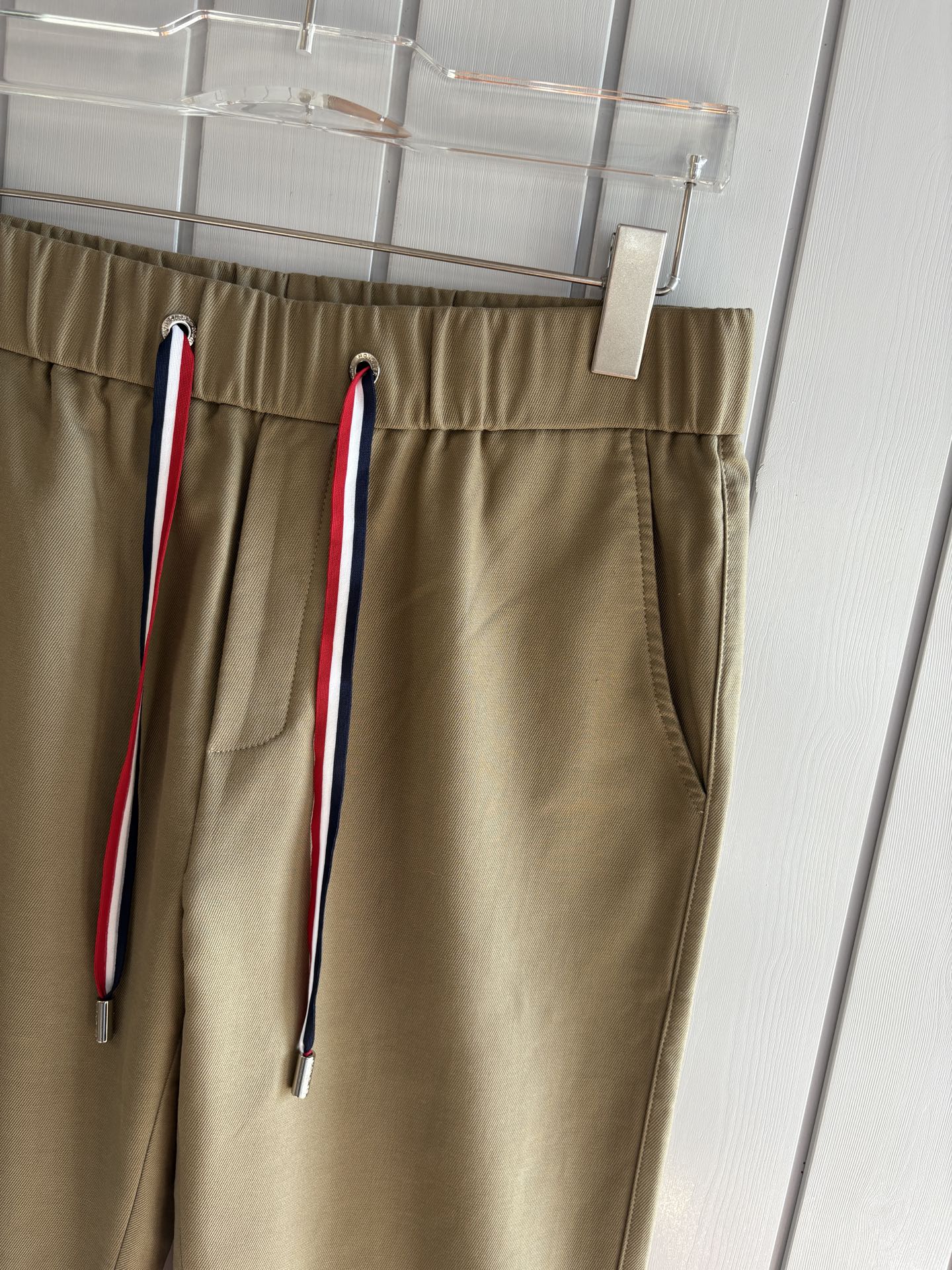 蒙*口 Mo**ler 新款休闲透气休闲裤！重磅定制面料裤子面料扎实上身挺括有型做工极其考究，不挑人百搭