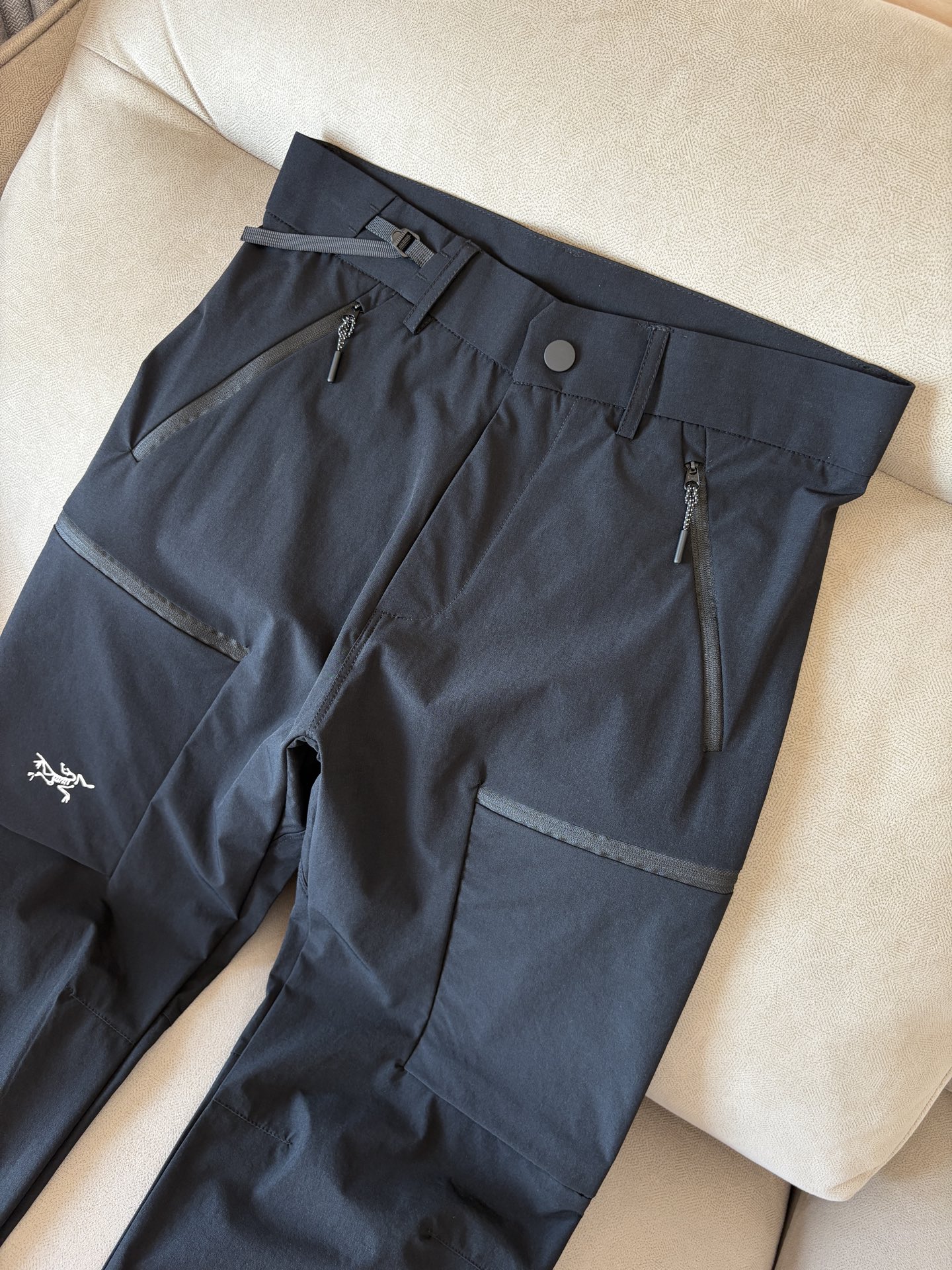 始祖鸟 官网同步 经典户外 工装裤 颜色超级正 海外同步发型 今年流行趋势 进口科技面料 M-3XL