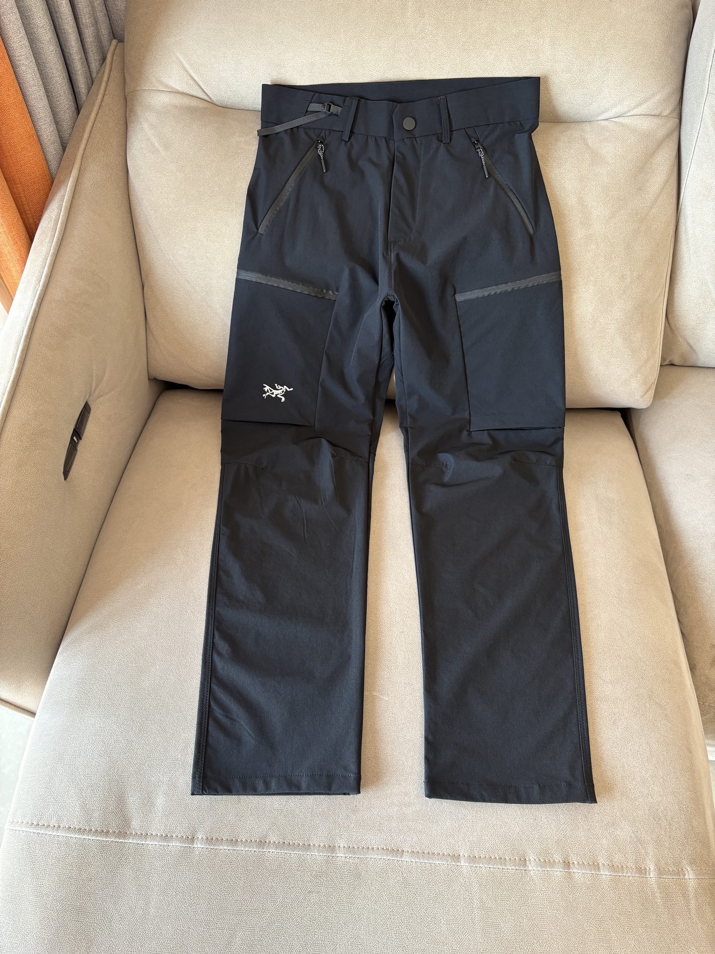 始祖鸟 官网同步 经典户外 工装裤 颜色超级正 海外同步发型 今年流行趋势 进口科技面料 M-3XL