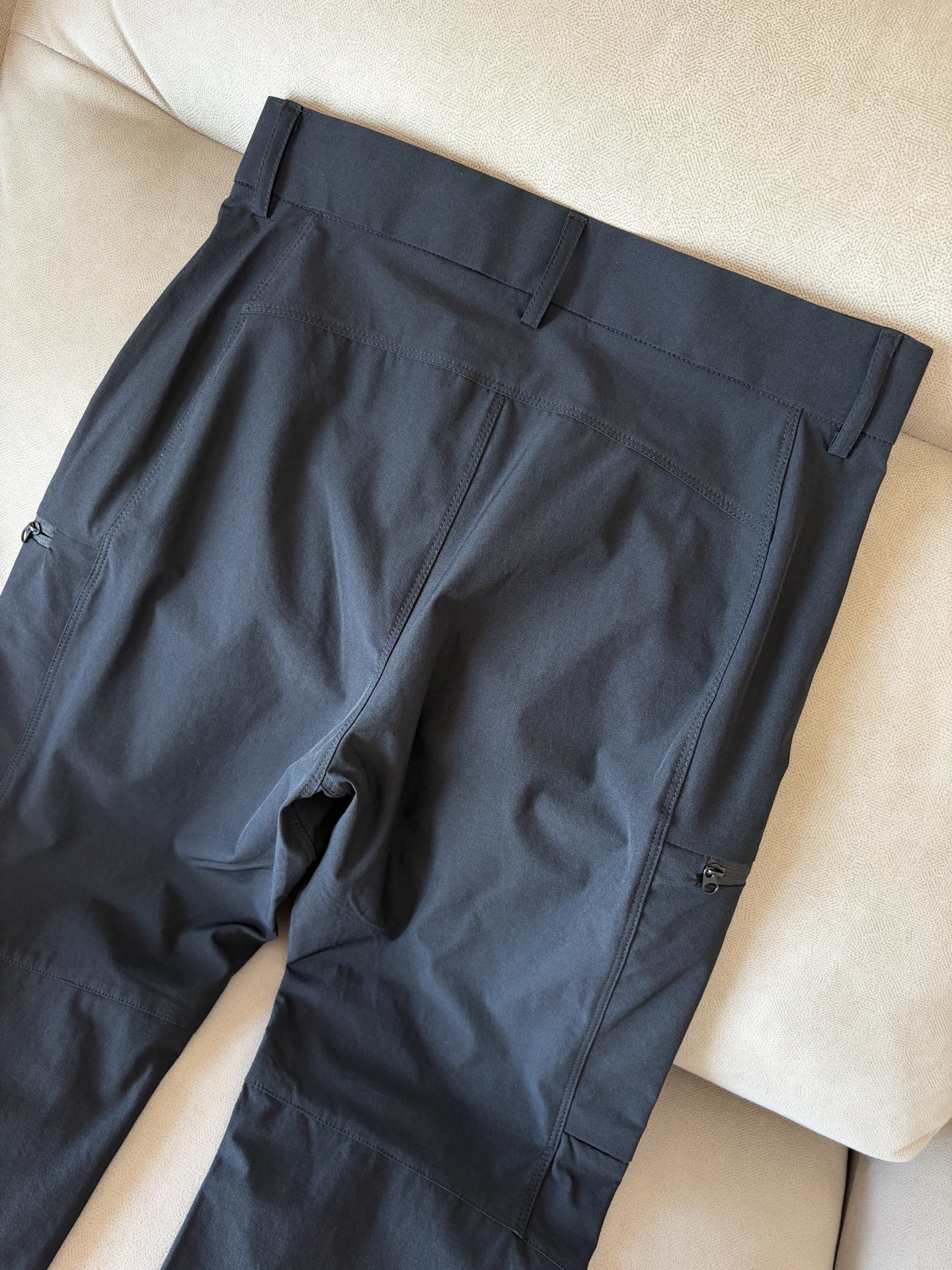 始祖鸟 官网同步 经典户外 工装裤 颜色超级正 海外同步发型 今年流行趋势 进口科技面料 M-3XL