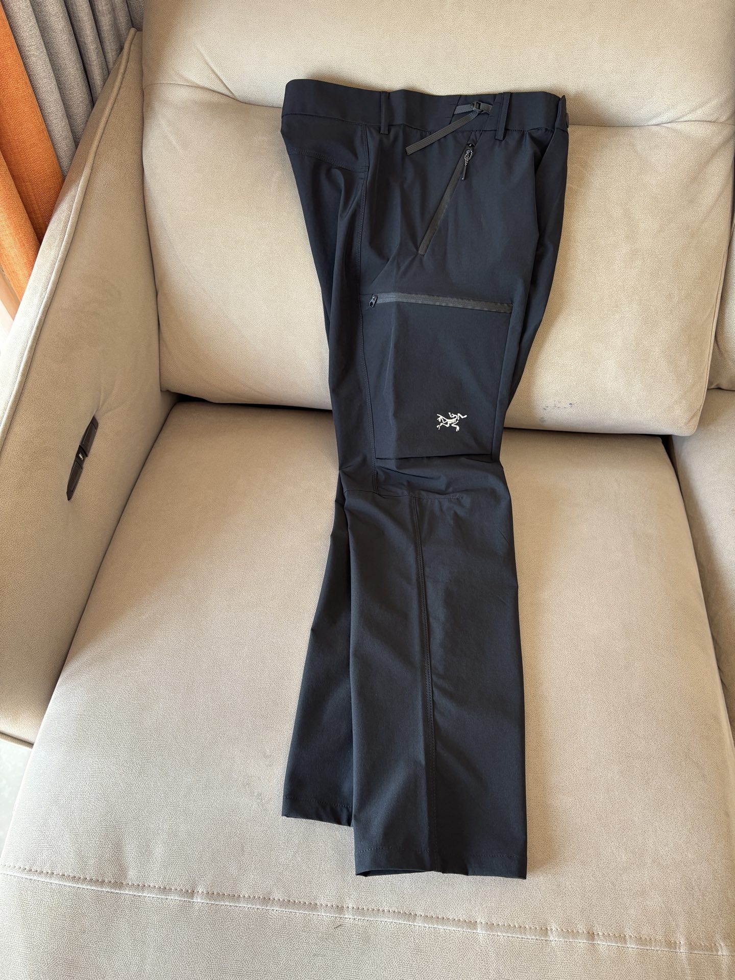 始祖鸟 官网同步 经典户外 工装裤 颜色超级正 海外同步发型 今年流行趋势 进口科技面料 M-3XL