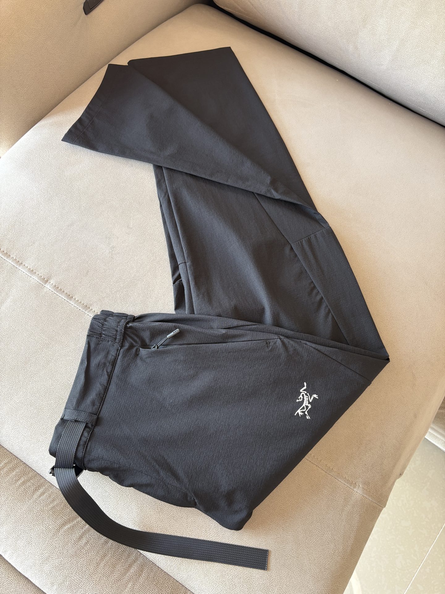 NO:481587,The 2025 official website synchronization classic outdoor work pants super positive color overseas synchronous hairstyles this year's trends Imported technological fabrics L-3XL, alexander wang19860909始祖2025官网同步 经典户外 工装裤 颜色超级正 海外同步发型 今年流行趋势 进口科技面料 L-3XL,,alexander wang,Men's clothing