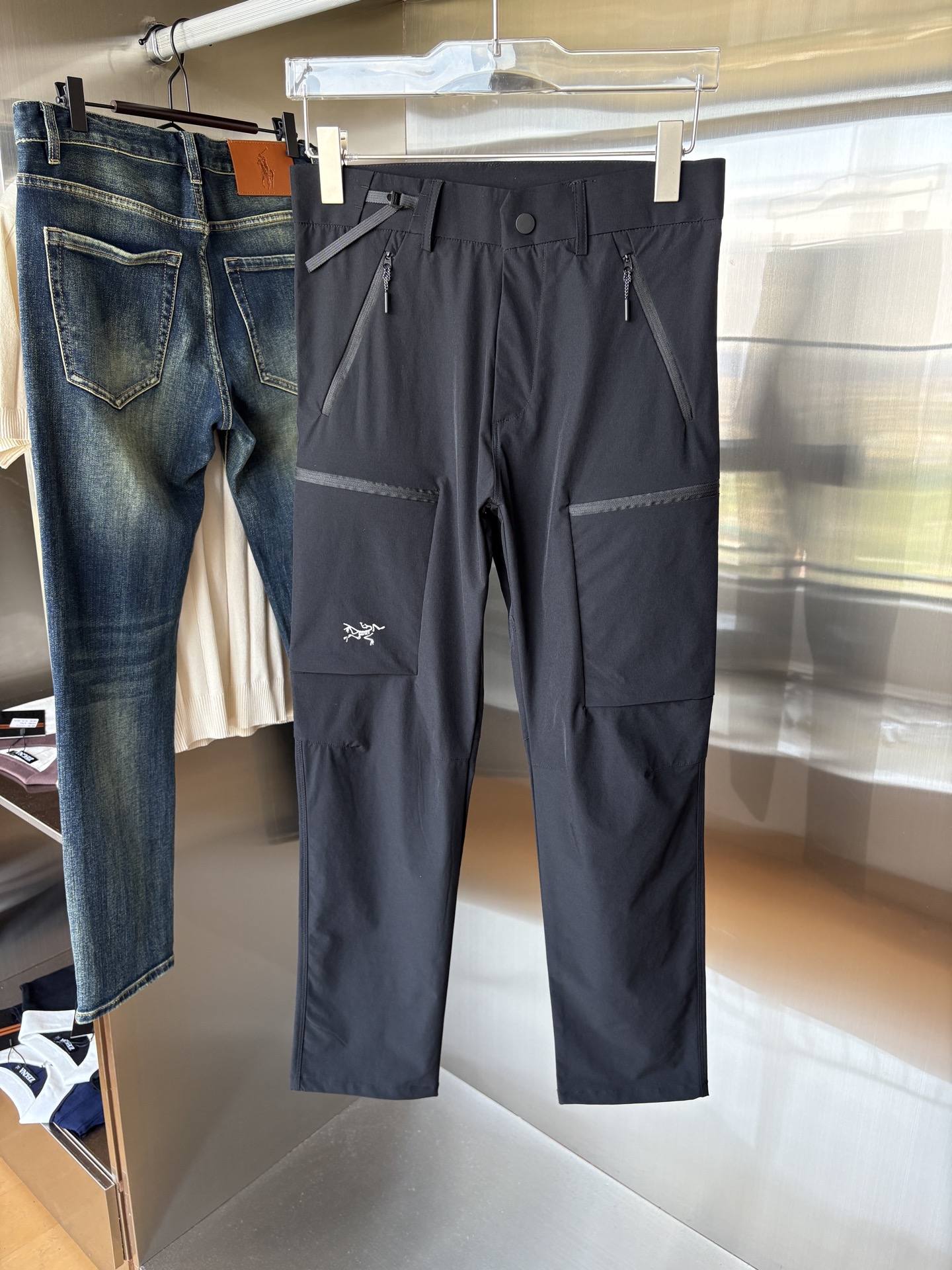 NO:478376,The 2025 official website synchronization classic outdoor work pants super positive color overseas synchronous hairstyles this year's trends Imported technological fabrics M-XXXL,,alexander wang19860909始祖2025官网同步 经典户外 工装裤 颜色超级正 海外同步发型 今年流行趋势 进口科技面料 M-XXXL,,alexander wang,Men's clothing