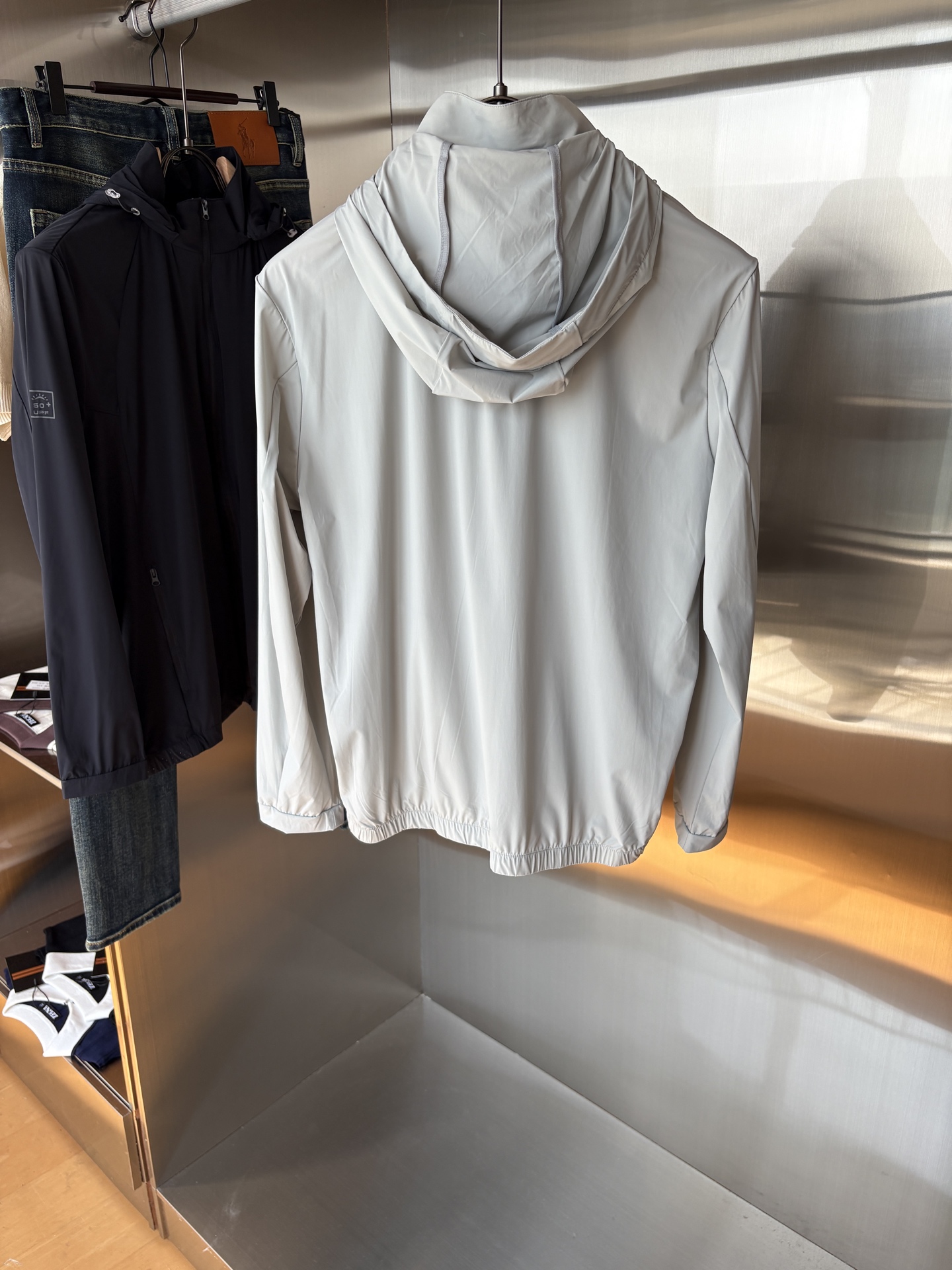   始祖鸟 官网同款防晒轻薄风壳防晒衣皮肤衣  炎热而多变的天气冒险活动时穿着。squamish连采用t