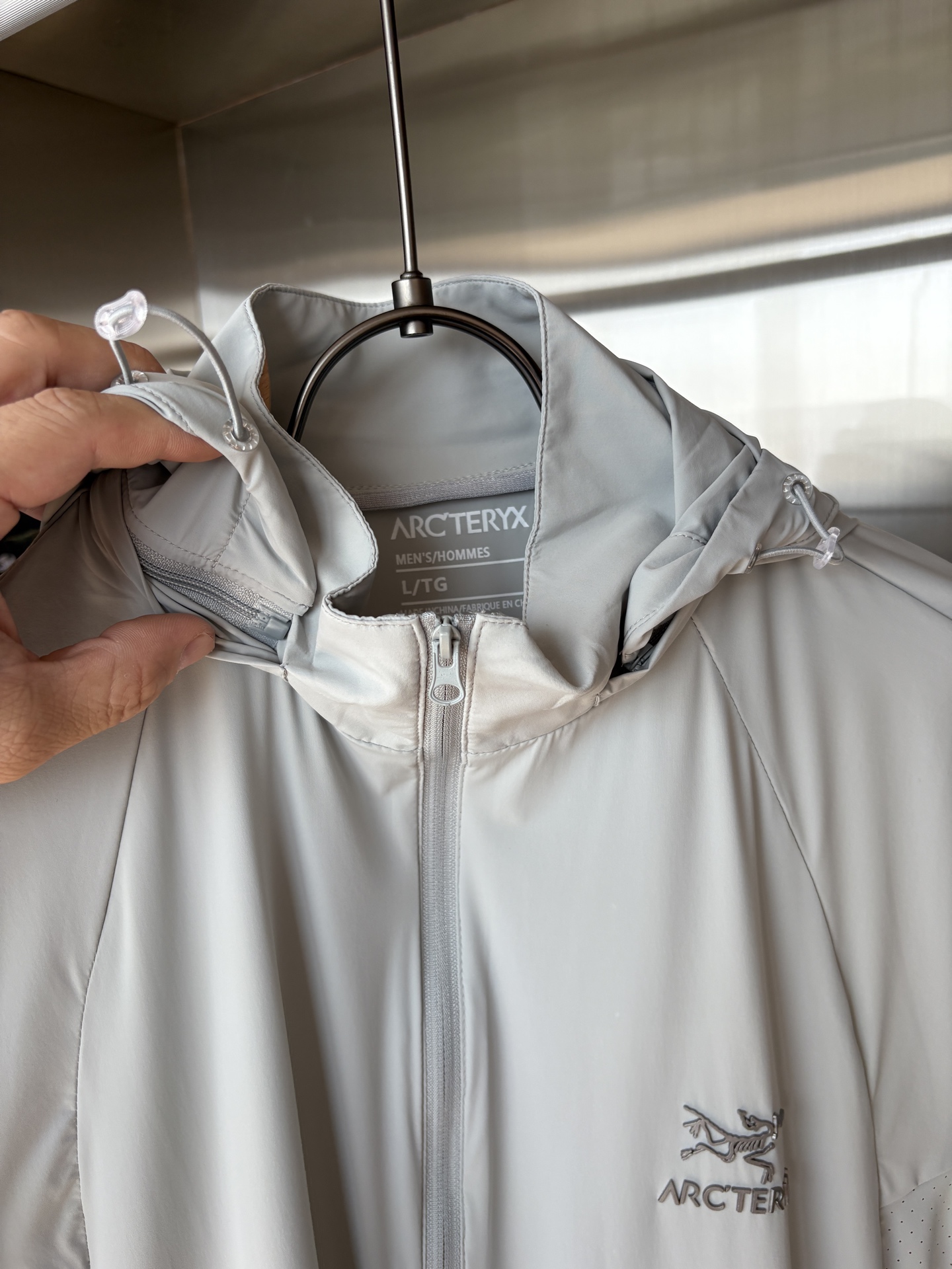   始祖鸟 官网同款防晒轻薄风壳防晒衣皮肤衣  炎热而多变的天气冒险活动时穿着。squamish连采用t