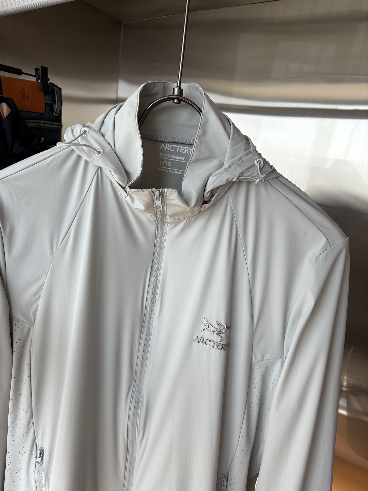   始祖鸟 官网同款防晒轻薄风壳防晒衣皮肤衣  炎热而多变的天气冒险活动时穿着。squamish连采用t